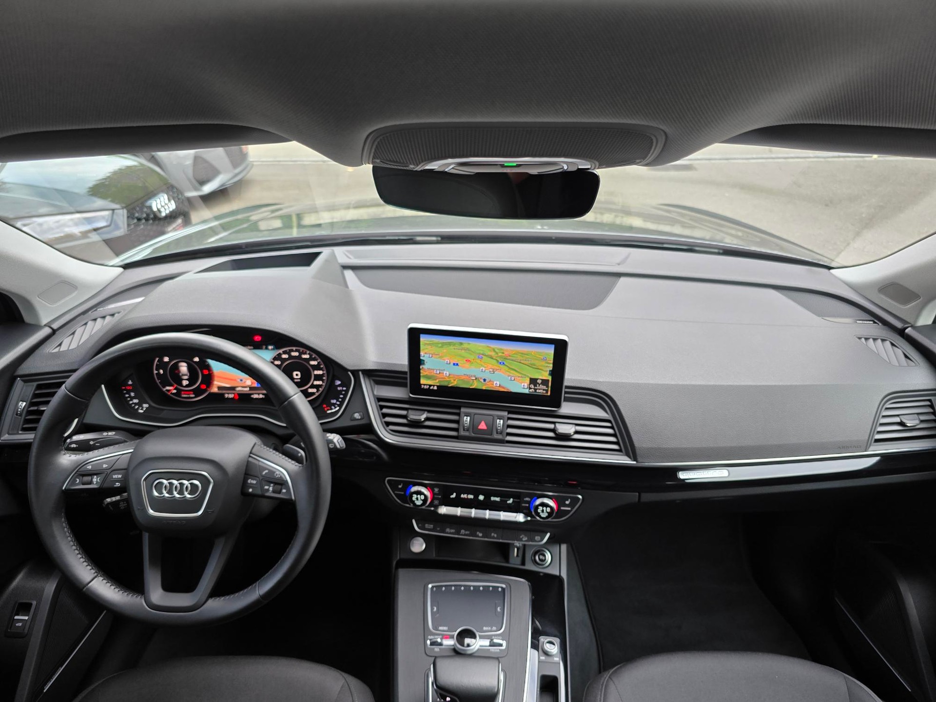 AUDI Q5 40 TDI quattro S-tronic-image-5