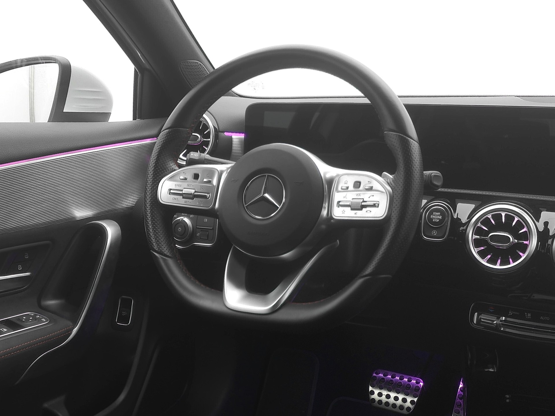 MERCEDES-BENZ A 180 AMG Line 7G-DCT-image-6