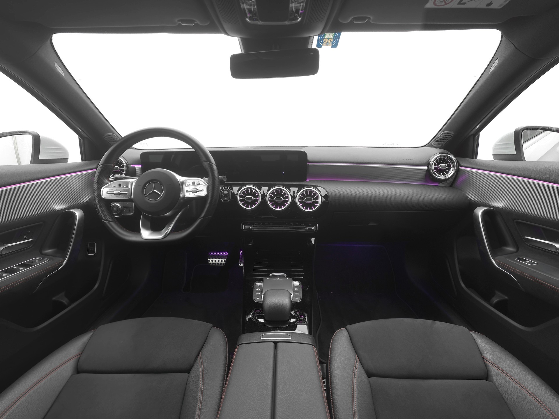 MERCEDES-BENZ A 180 AMG Line 7G-DCT-image-5
