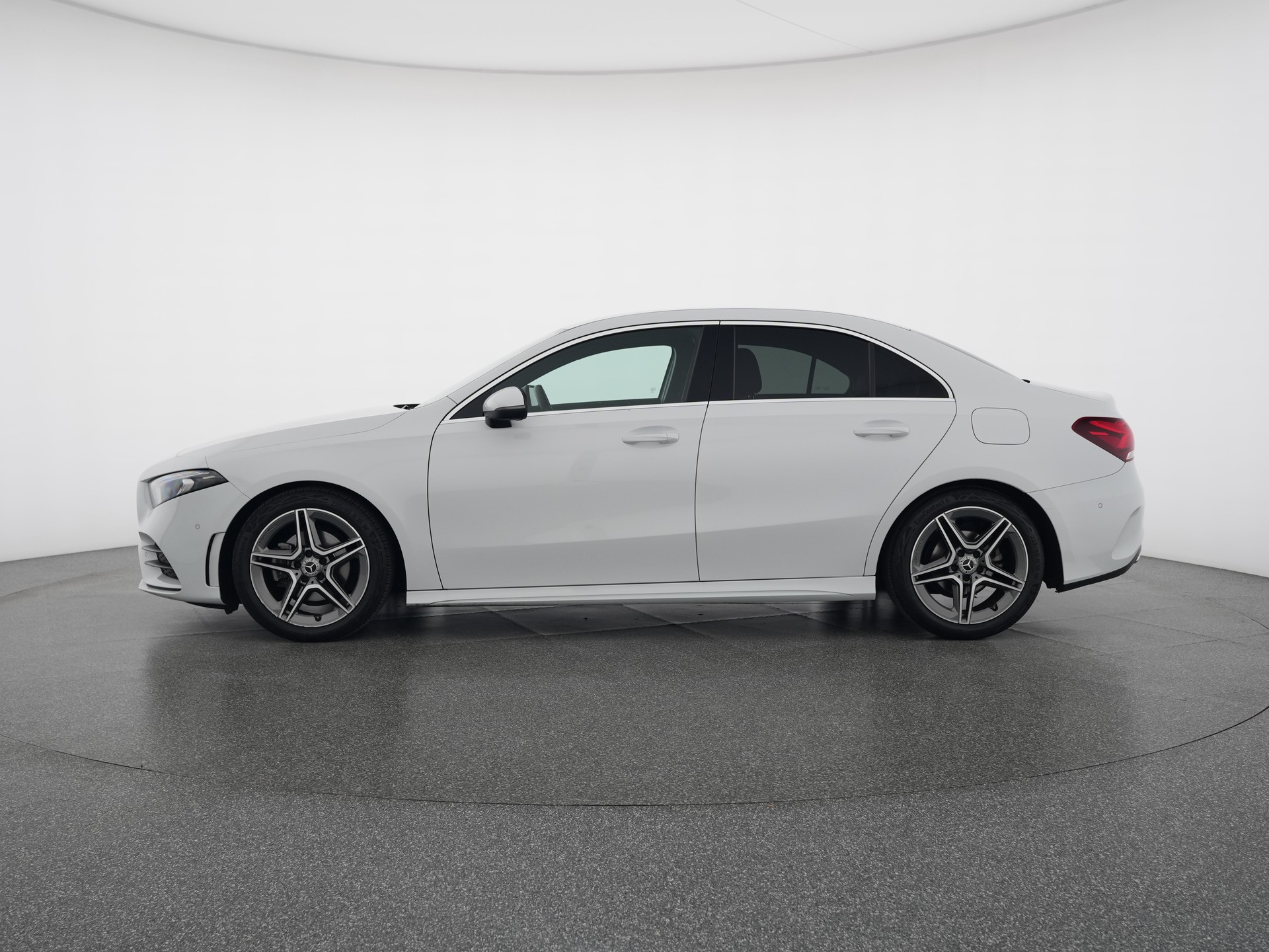 MERCEDES-BENZ A 180 AMG Line 7G-DCT-image-1
