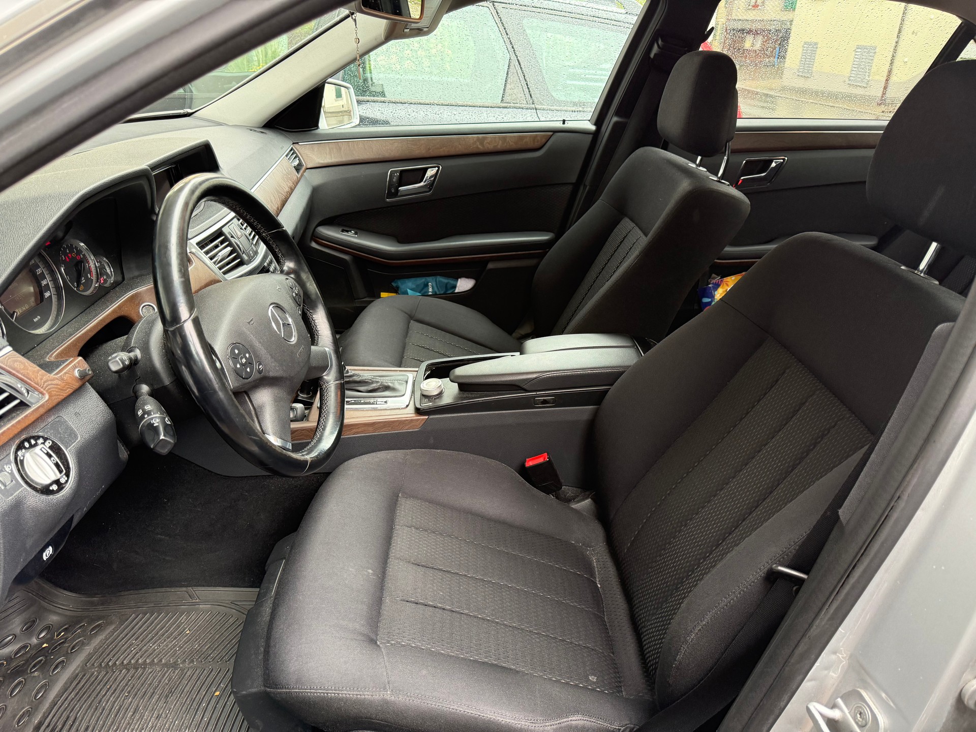 MERCEDES-BENZ E 250 CGI BlueEfficiency Avantgarde Automatic-image-5