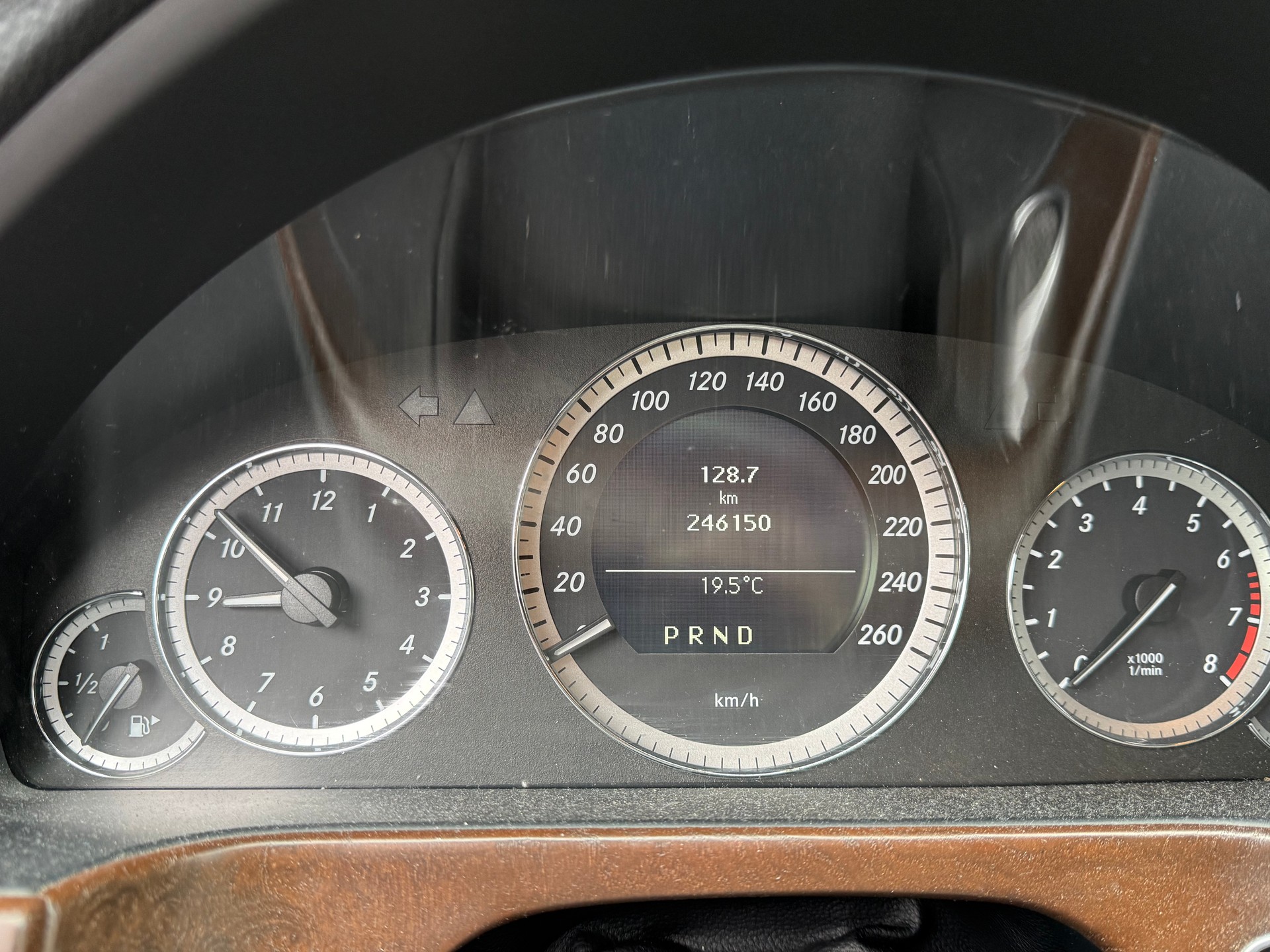 MERCEDES-BENZ E 250 CGI BlueEfficiency Avantgarde Automatic-image-10