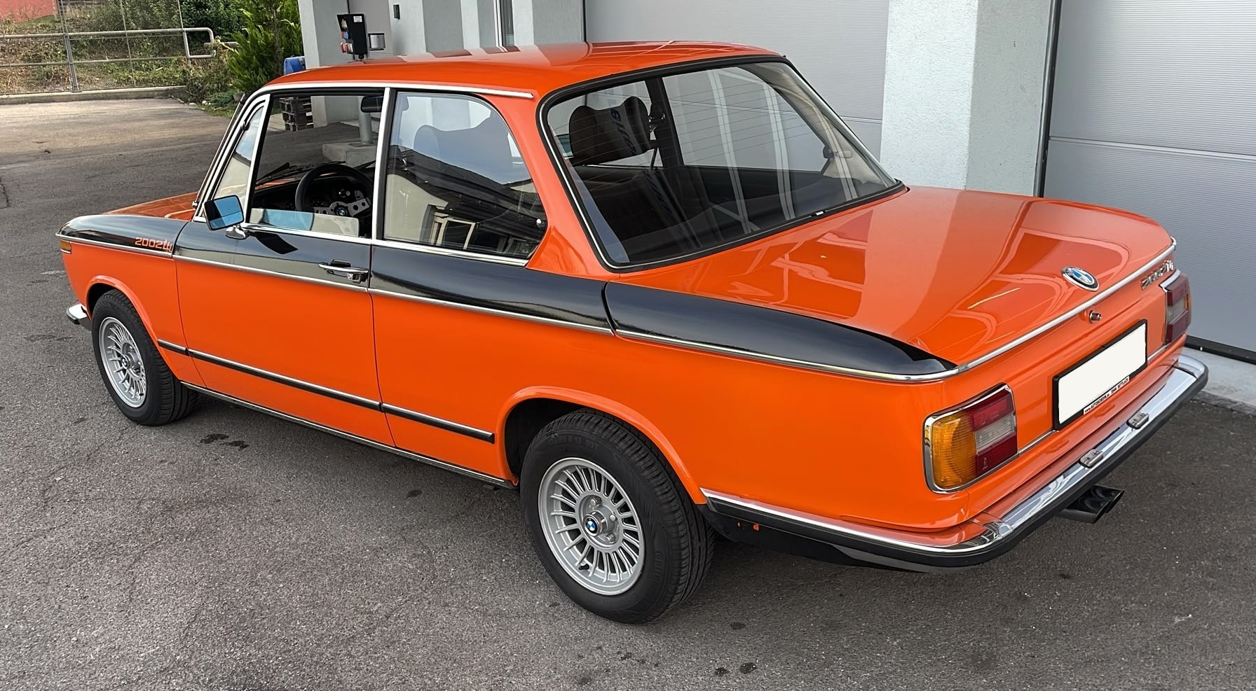 BMW tii Veteranenfahrzeug-showroom-element-3