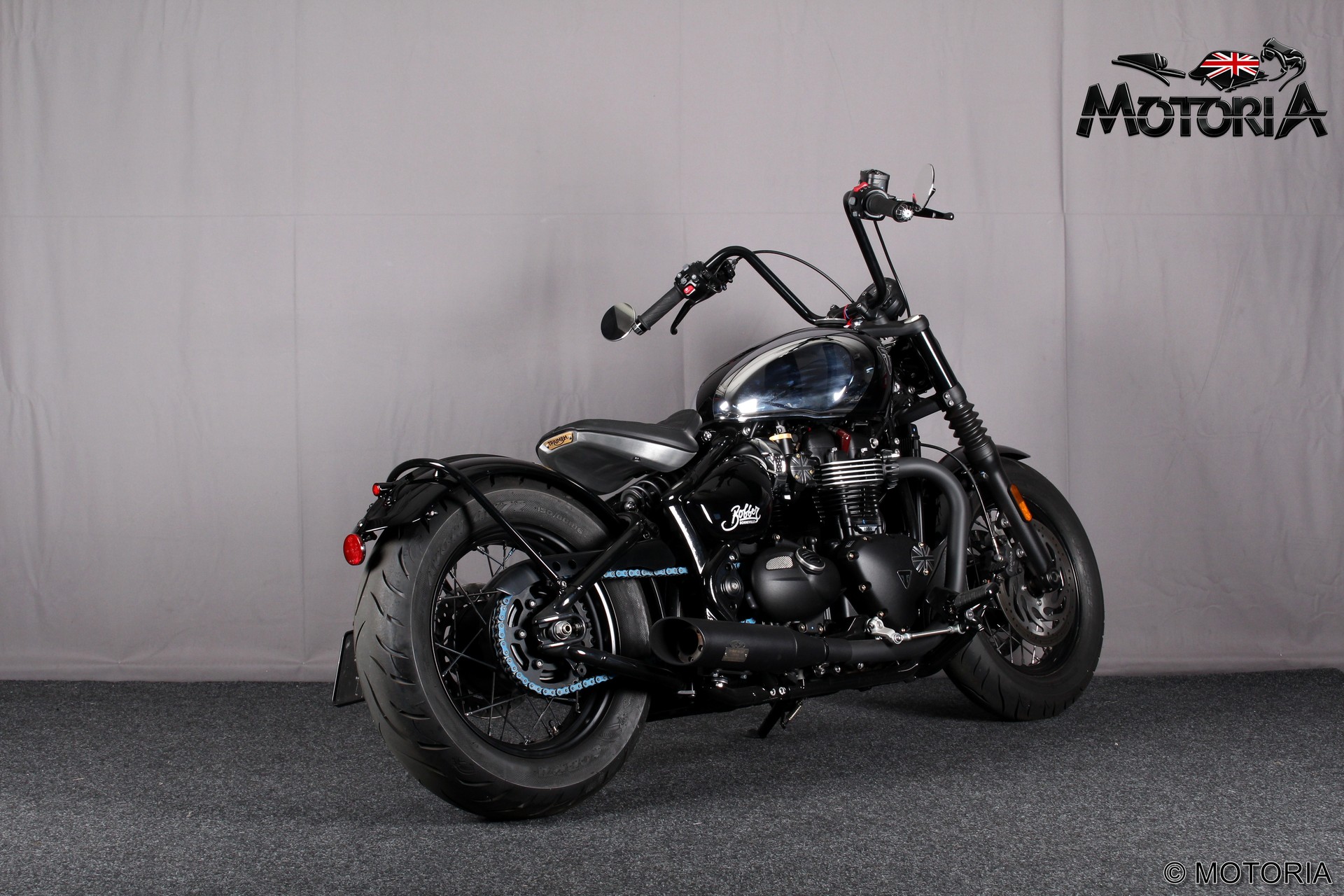 TRIUMPH Bonneville 1200 Bobber-showroom-element-2