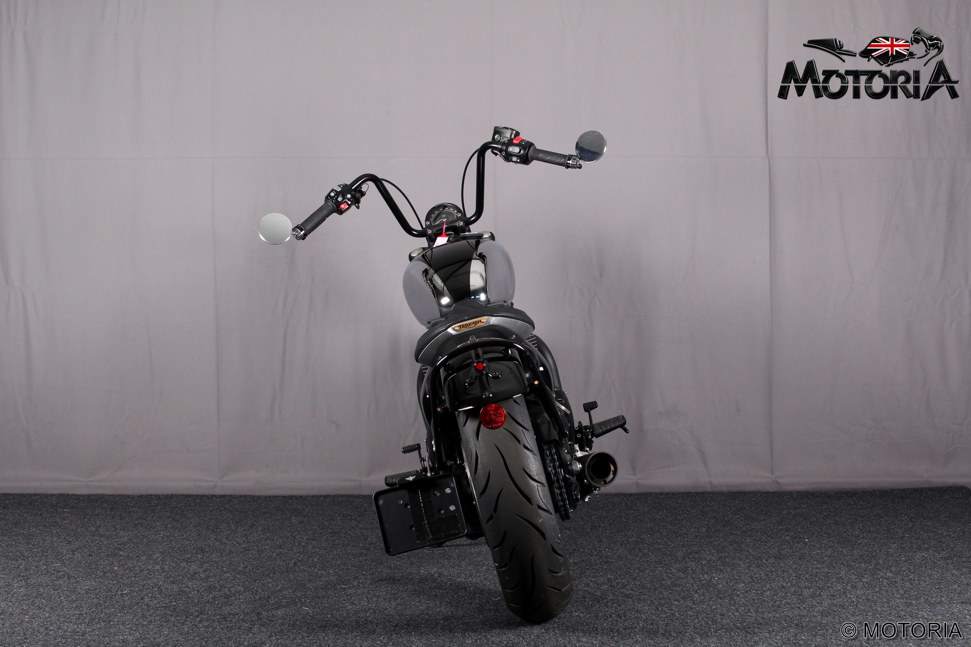 TRIUMPH Bonneville 1200 Bobber-showroom-element-3