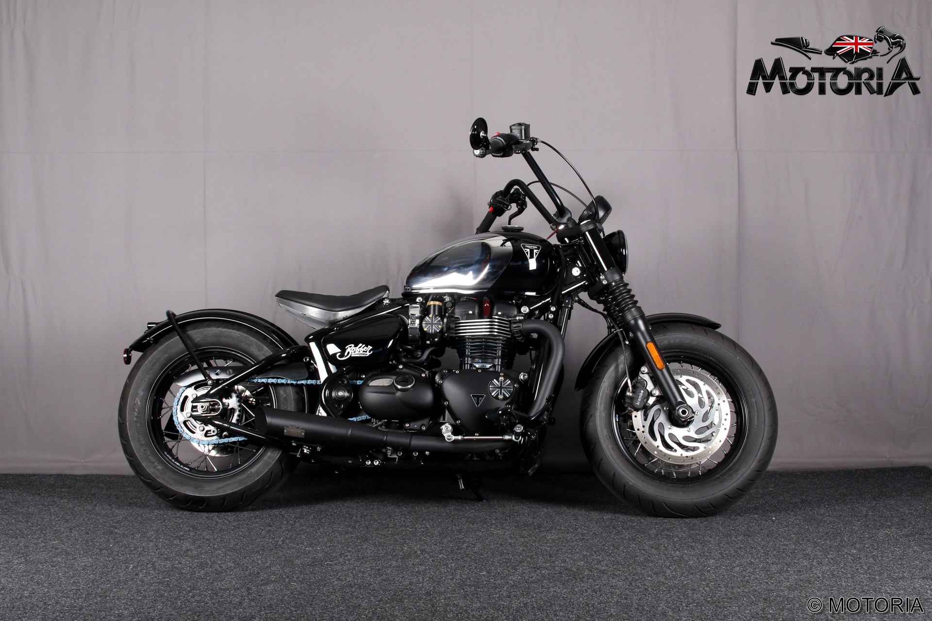 TRIUMPH Bonneville 1200 Bobber-showroom-element-1