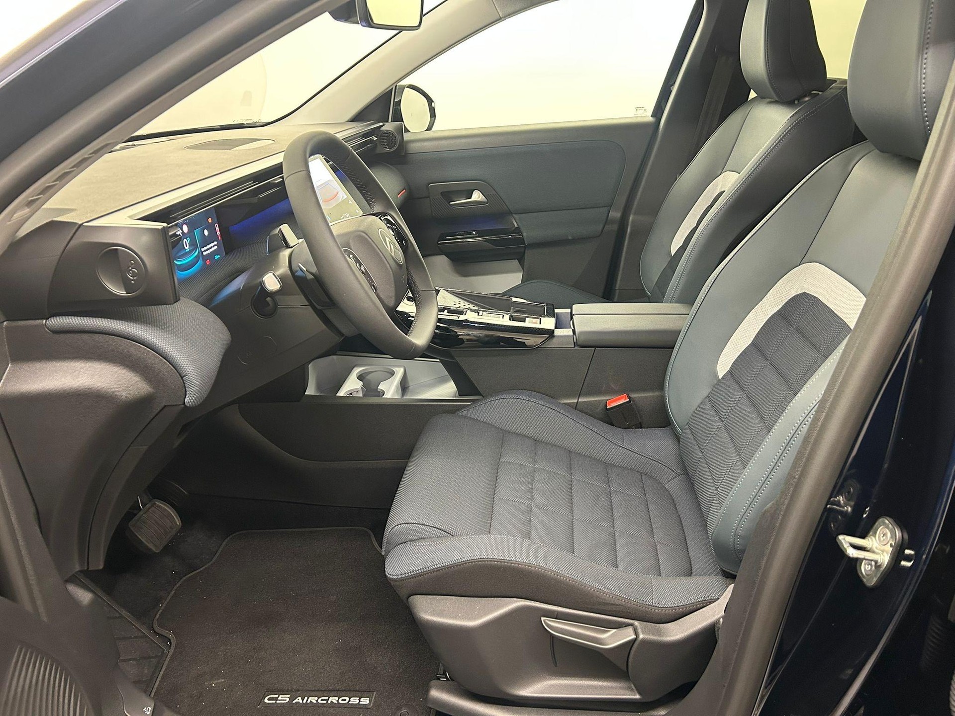 CITROEN C5 Aircross 1.2 Hybrid Plus-image-4