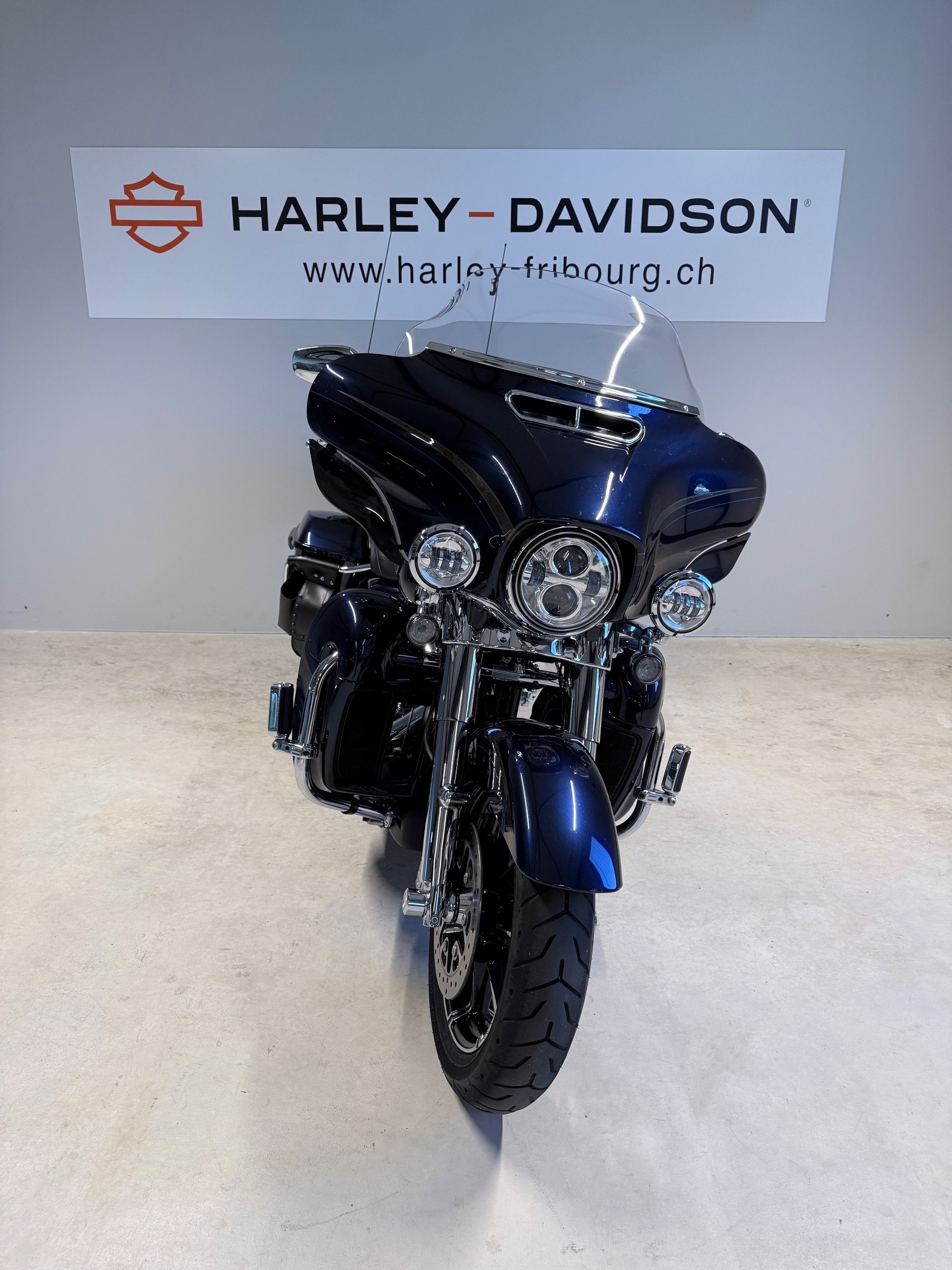 HARLEY-DAVIDSON FLHTKSEANV Elec. Glide Ultra Limited Anniv 117 CVO-showroom-element-3