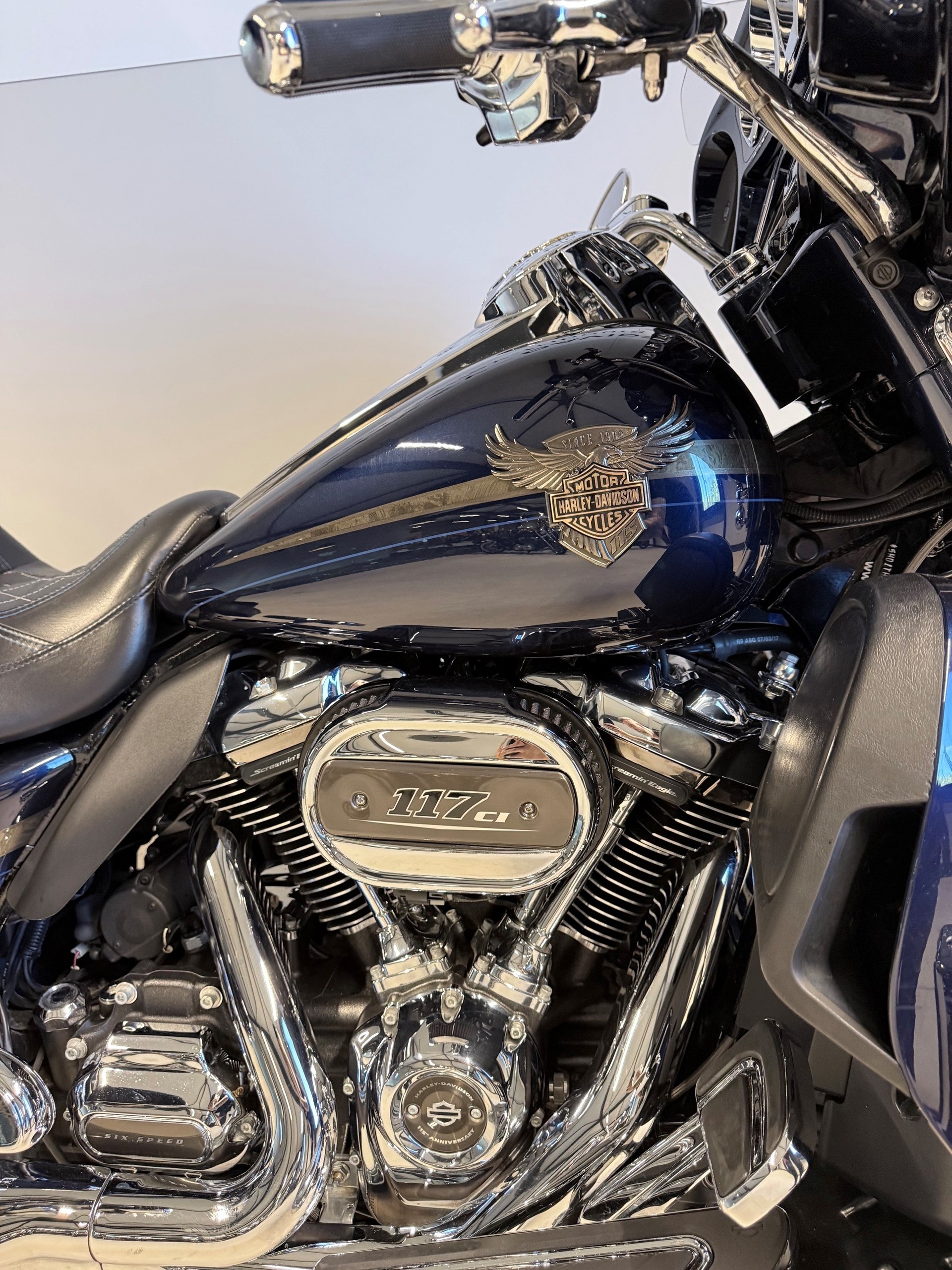 HARLEY-DAVIDSON FLHTKSEANV Elec. Glide Ultra Limited Anniv 117 CVO-showroom-element-1