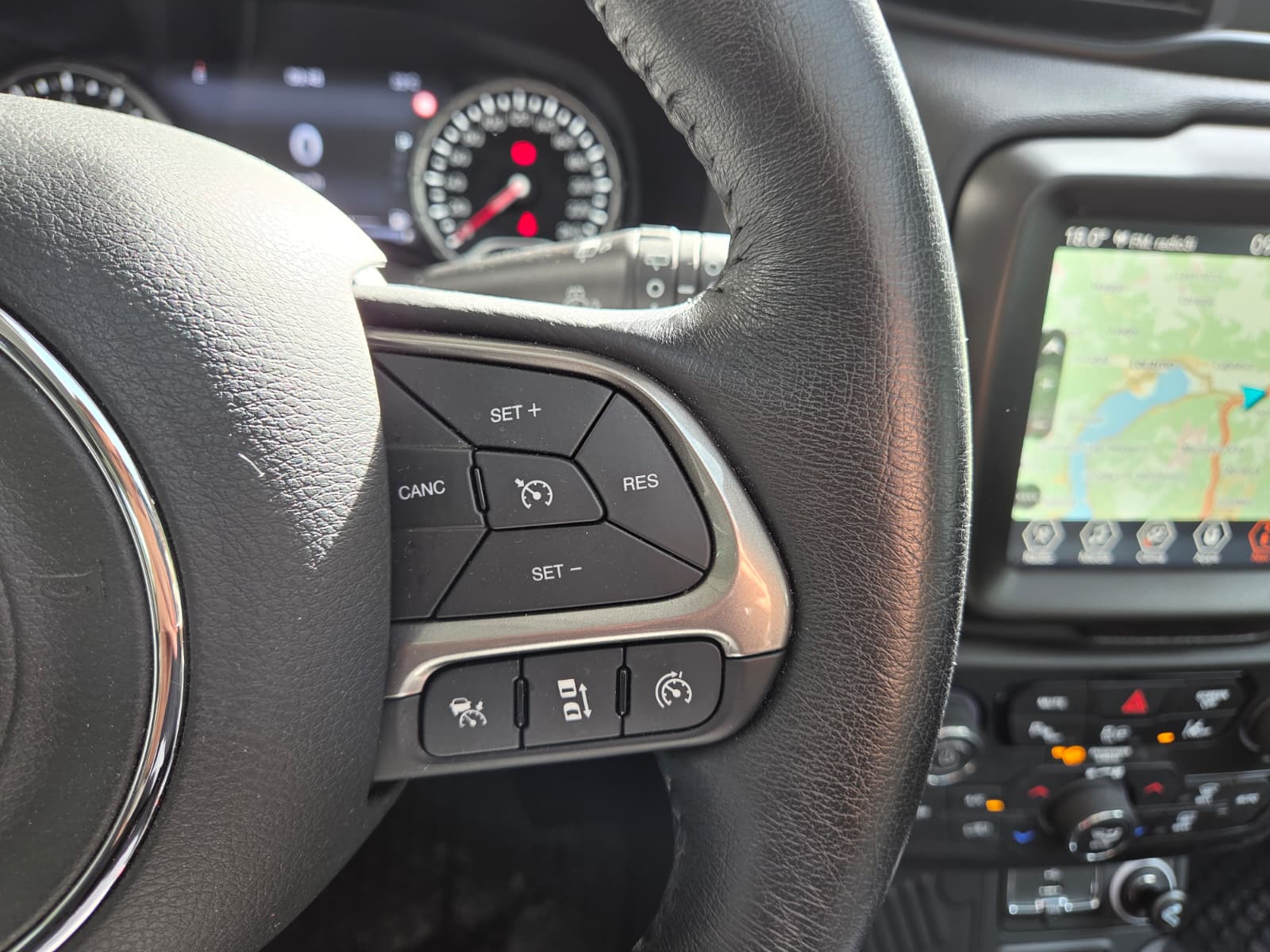 JEEP Renegade 1.3 GSE Turbo Limited-image-9