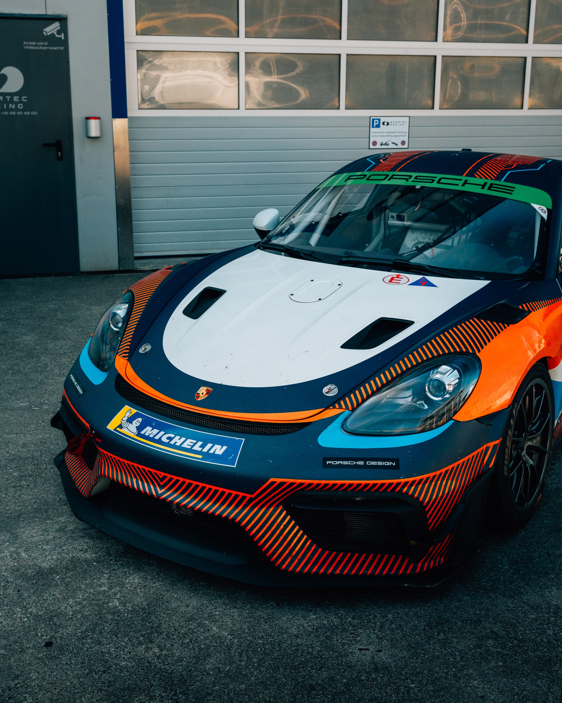 PORSCHE GT4 RS Clubsport-image-2