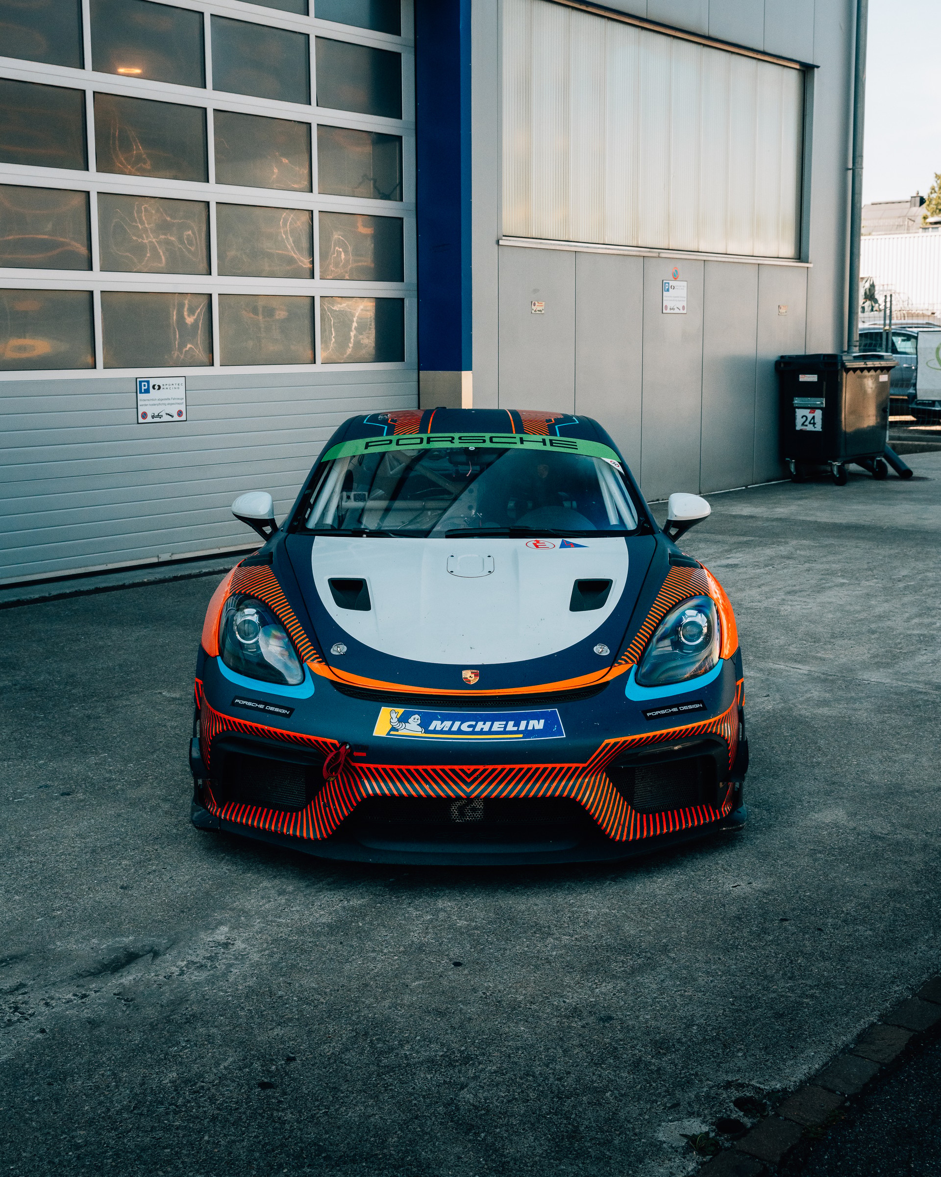PORSCHE GT4 RS Clubsport-image-1