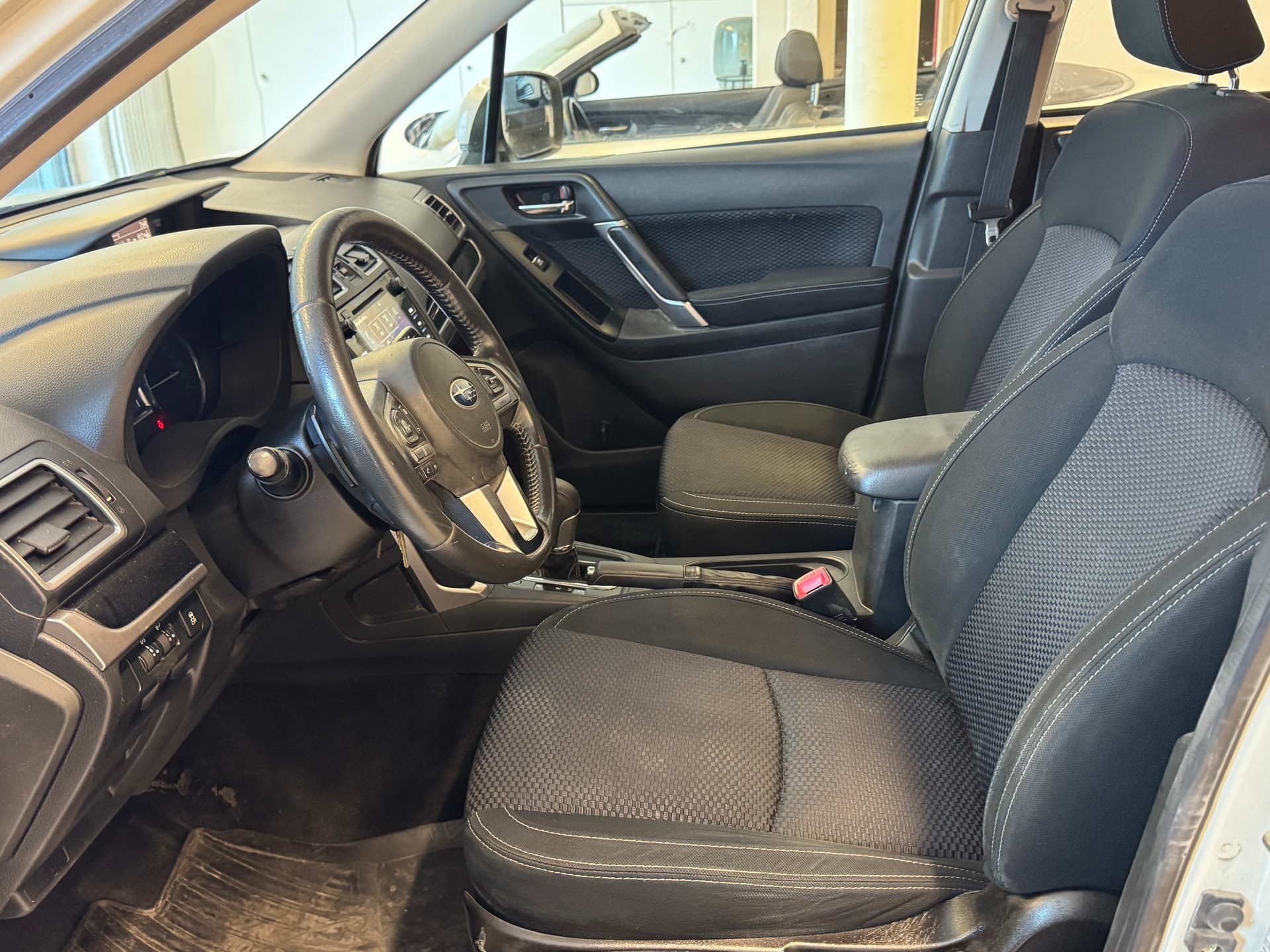 SUBARU Forester 2.0D Advantage Lineatronic-image-12