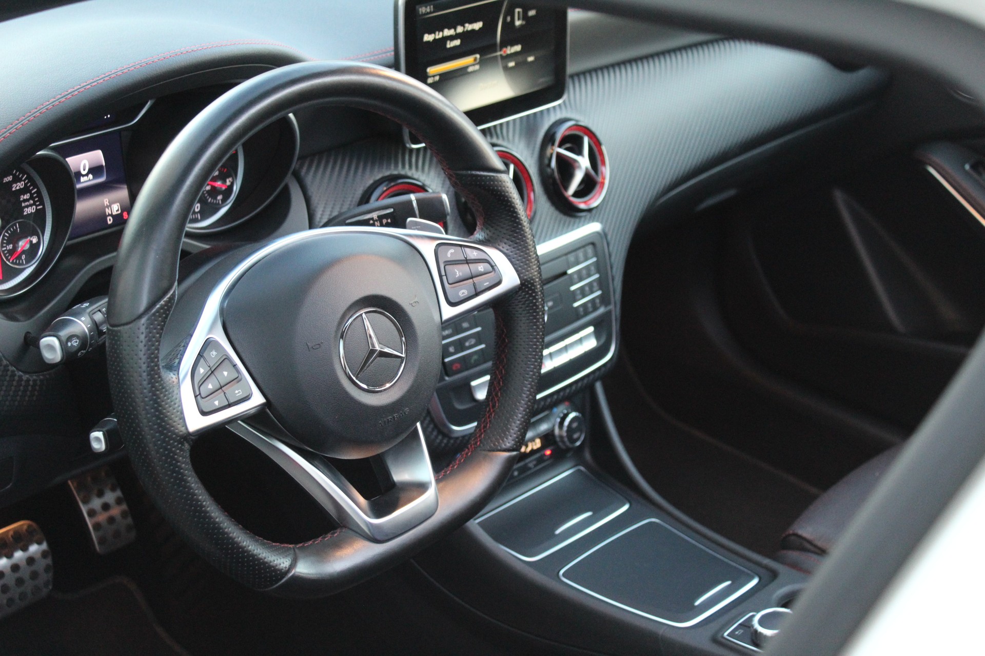 MERCEDES-BENZ A 250 Sport 4Matic 7G-DCT AMG-Line-image-13