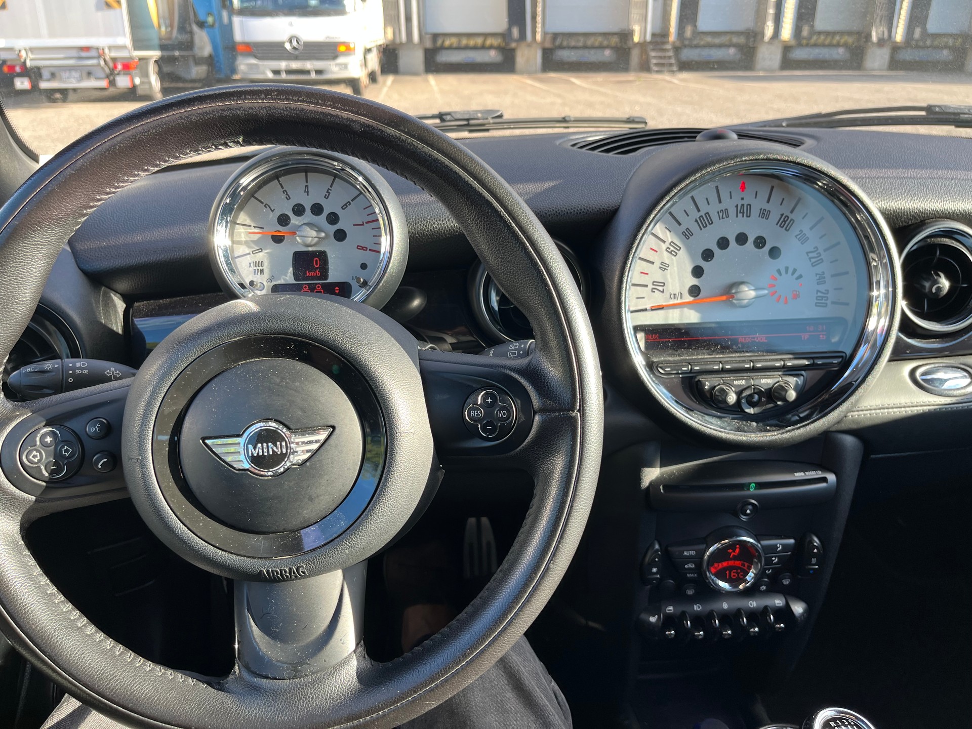 MINI Cooper S-image-6