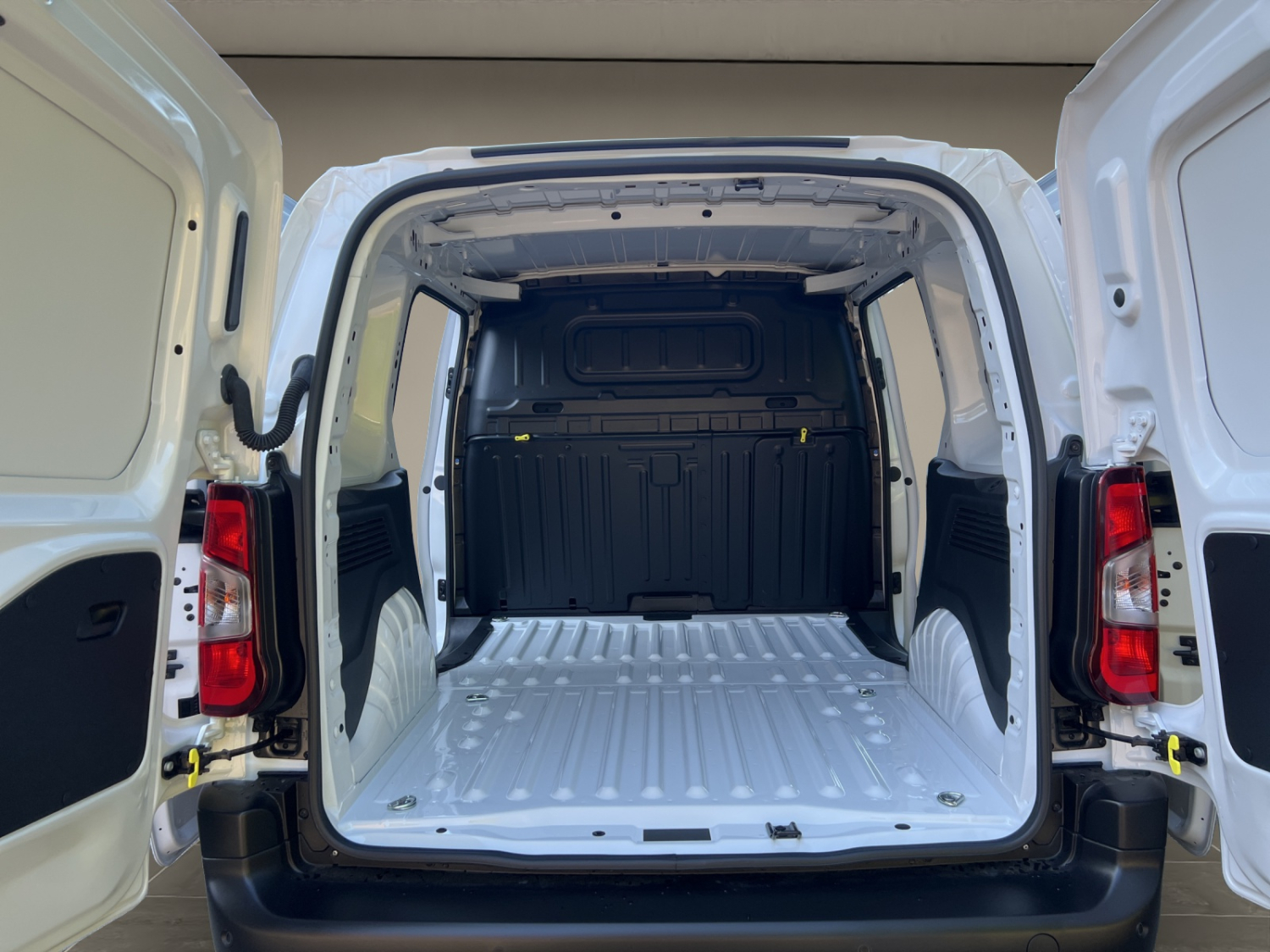 TOYOTA PROACE CITY Van L1 1.5 D Advanced-image-19