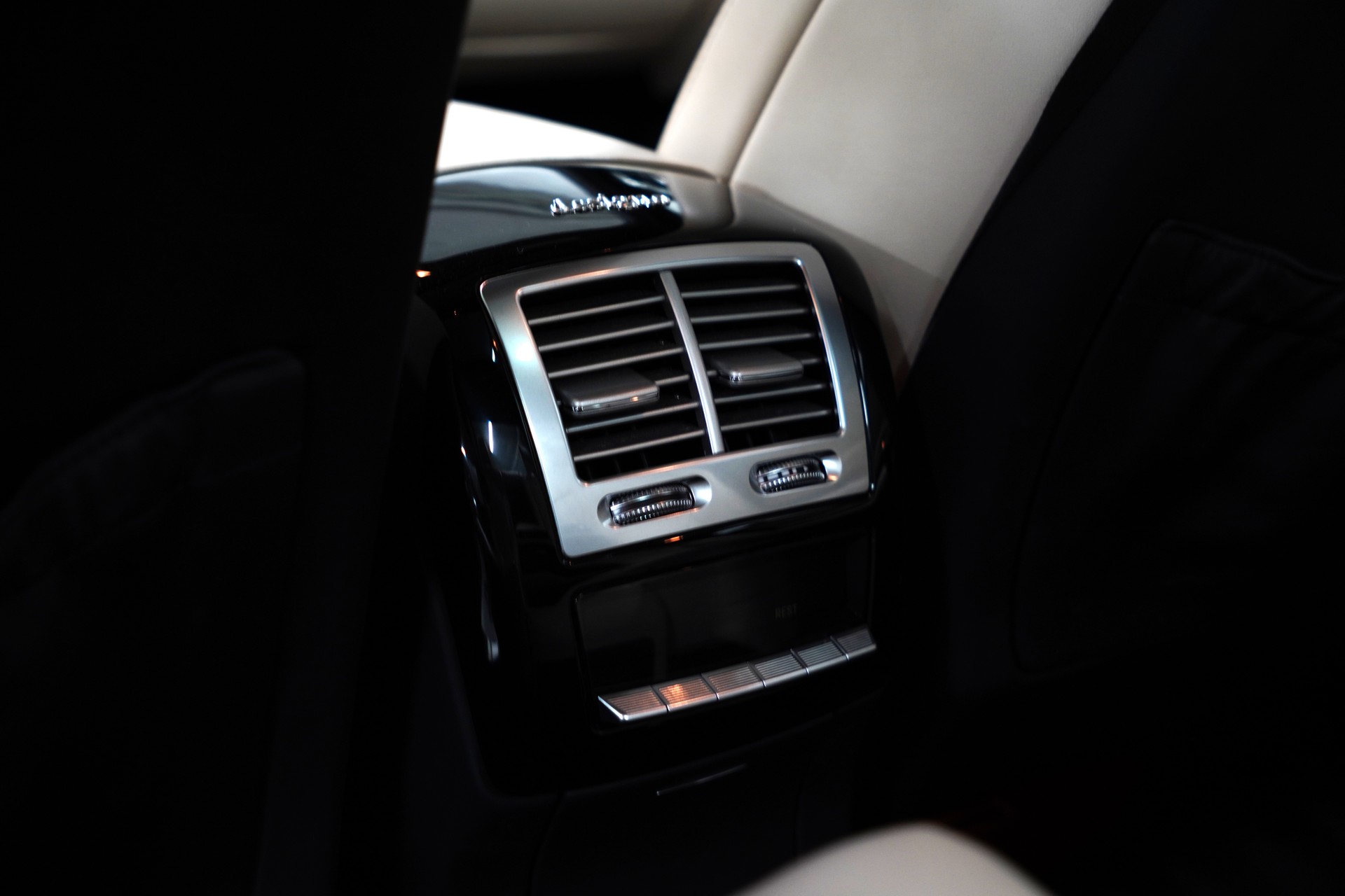 MERCEDES-BENZ S 63 AMG 7G-Tronic-image-23