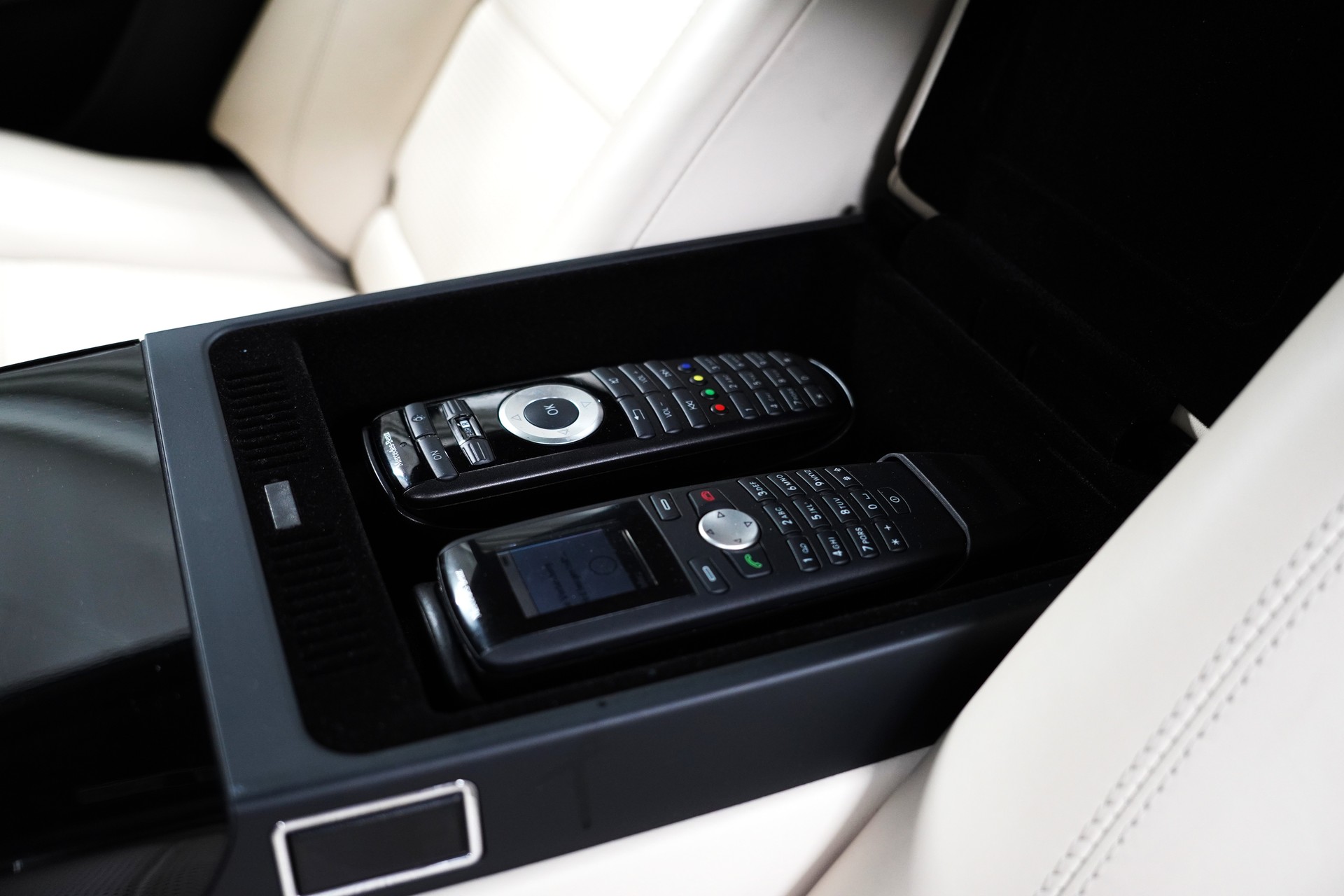 MERCEDES-BENZ S 63 AMG 7G-Tronic-image-25