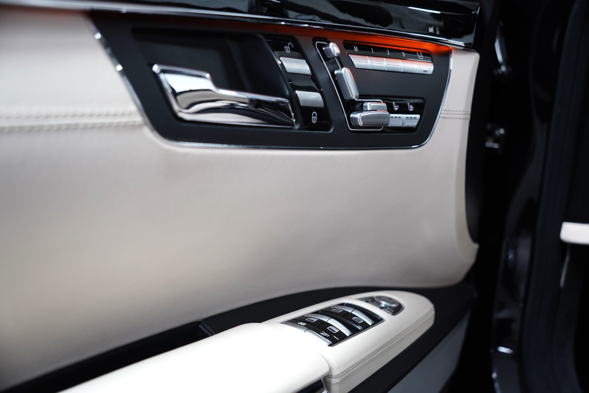 MERCEDES-BENZ S 63 AMG 7G-Tronic-image-19