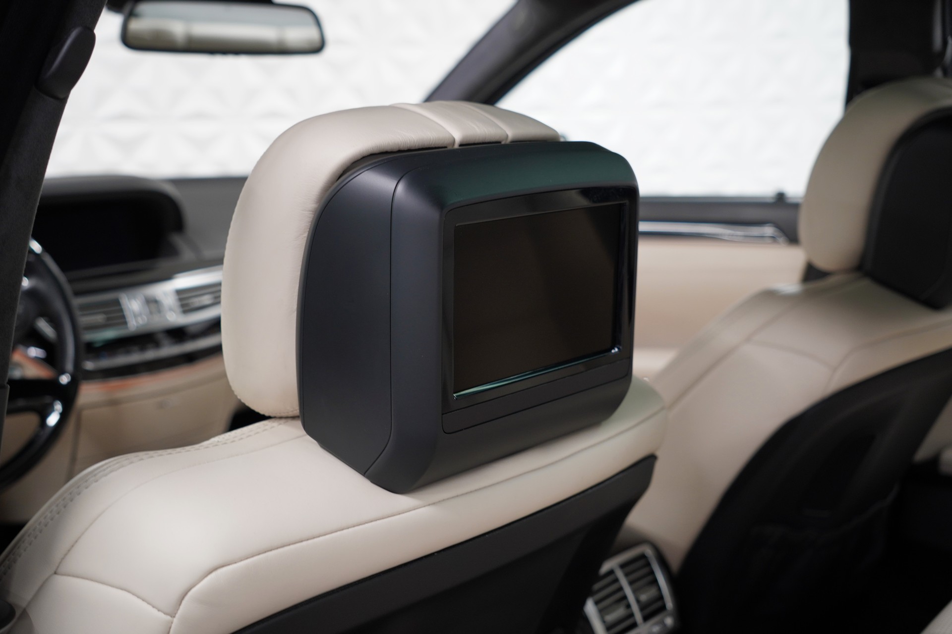 MERCEDES-BENZ S 63 AMG 7G-Tronic-image-28