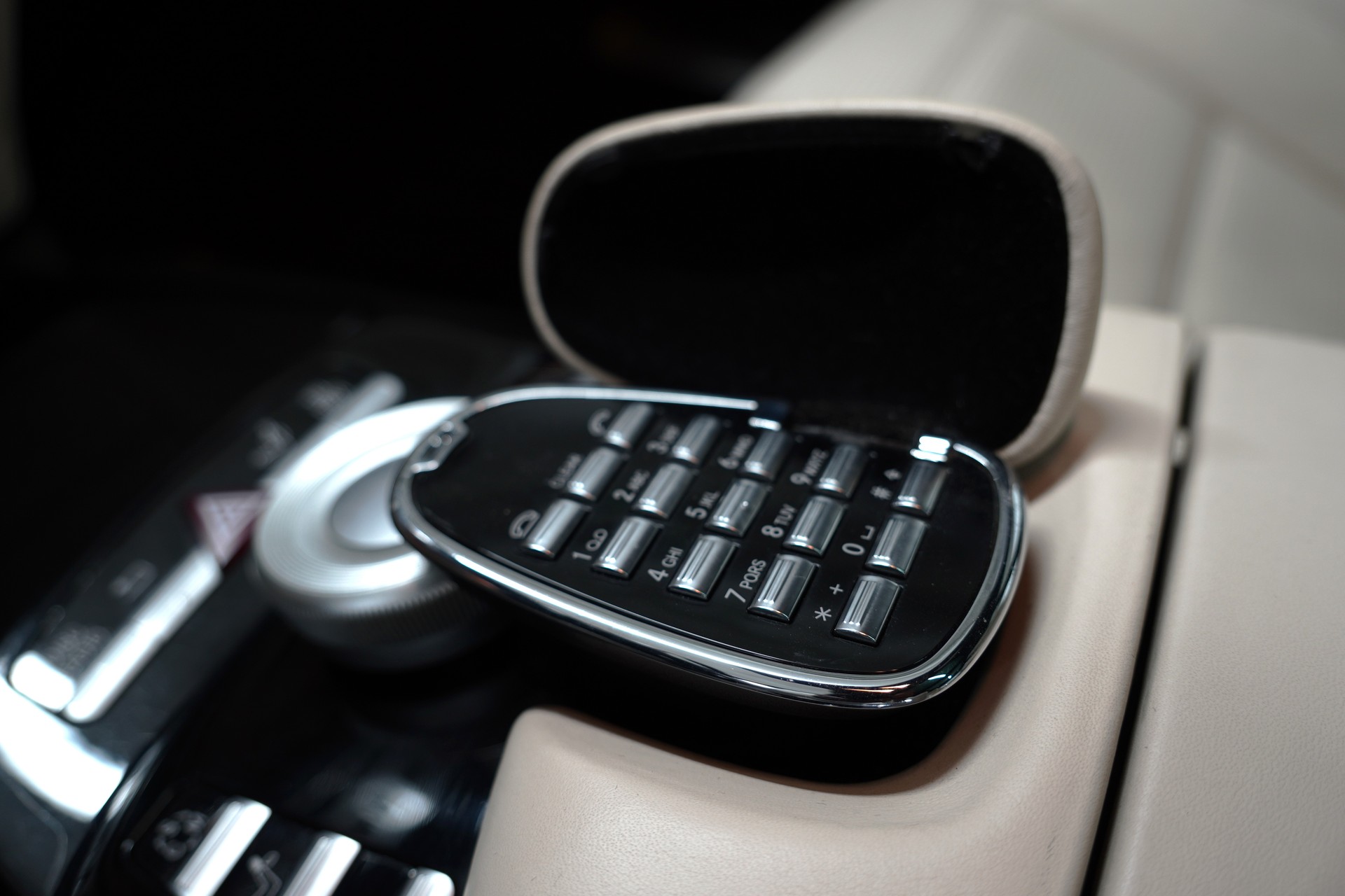 MERCEDES-BENZ S 63 AMG 7G-Tronic-image-17