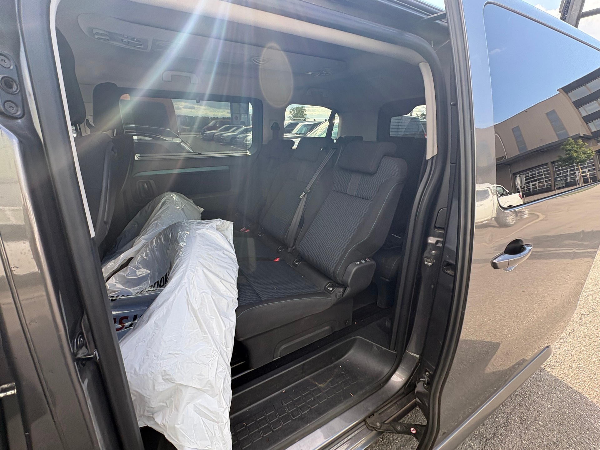 PEUGEOT Traveller 2.0 BlueHDi Allure Standard EAT-image-4