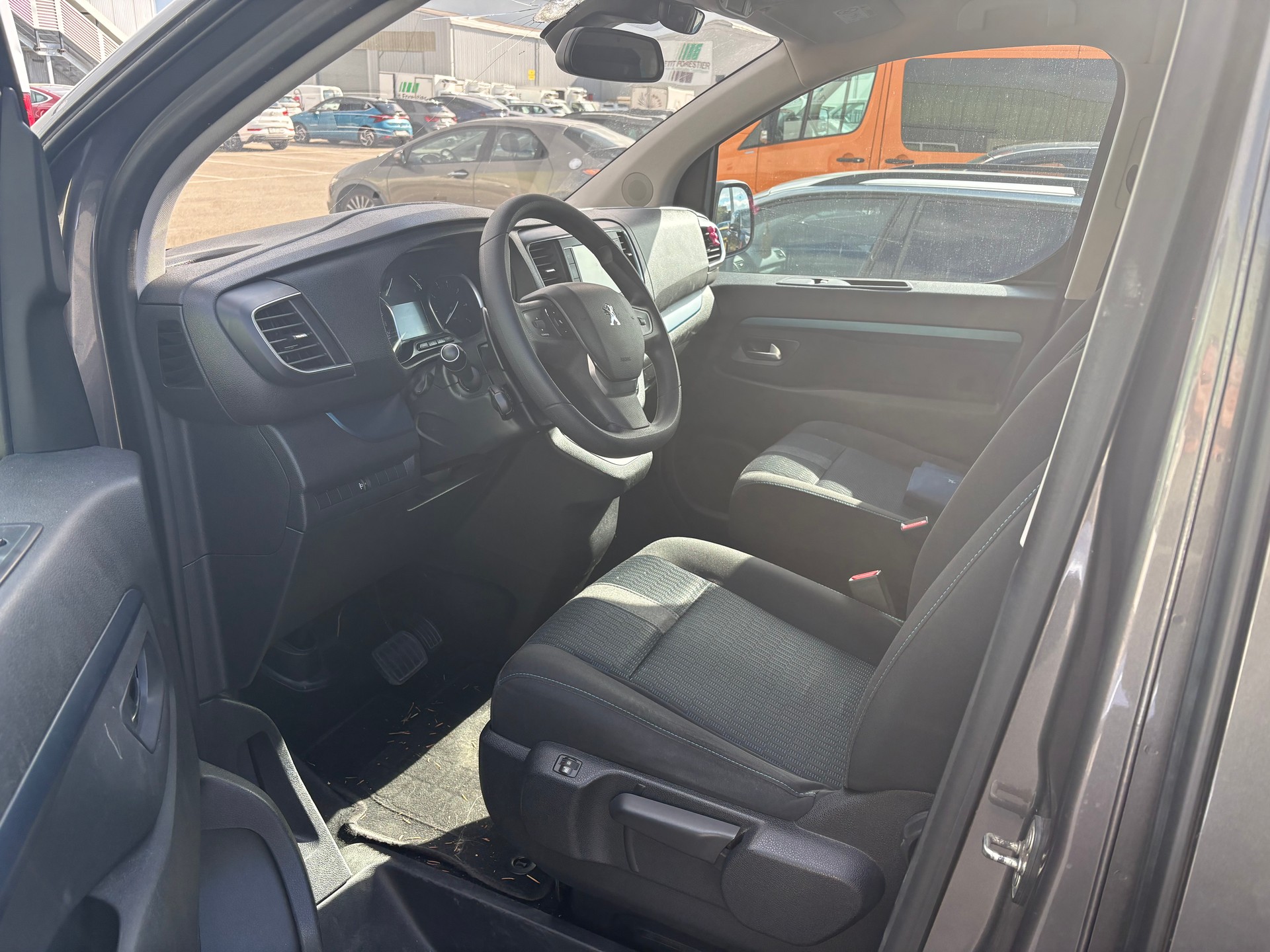 PEUGEOT Traveller 2.0 BlueHDi Allure Standard EAT-image-2