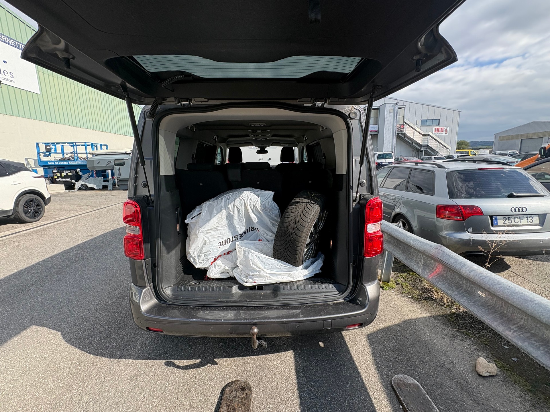 PEUGEOT Traveller 2.0 BlueHDi Allure Standard EAT-image-5