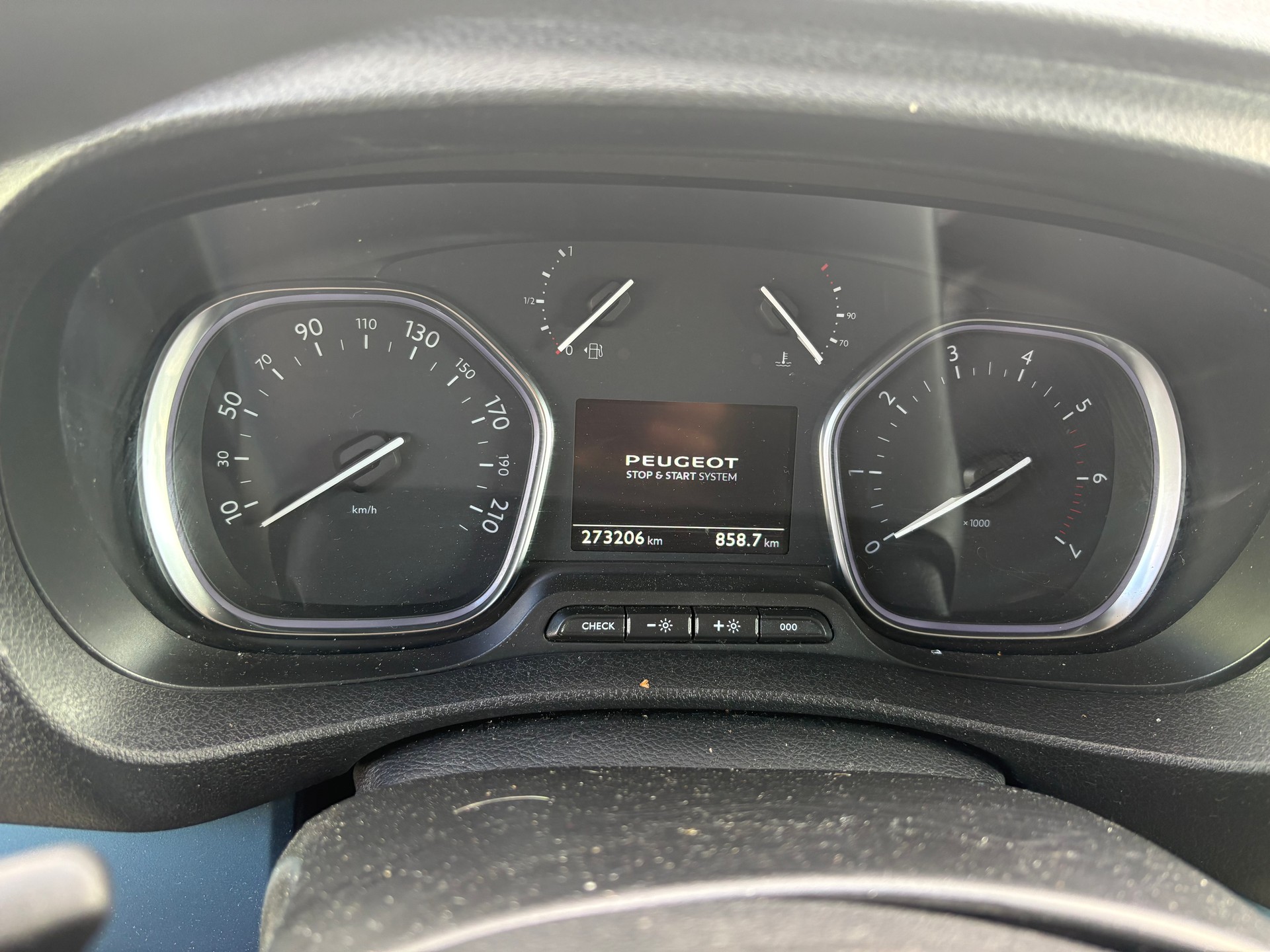 PEUGEOT Traveller 2.0 BlueHDi Allure Standard EAT-image-1