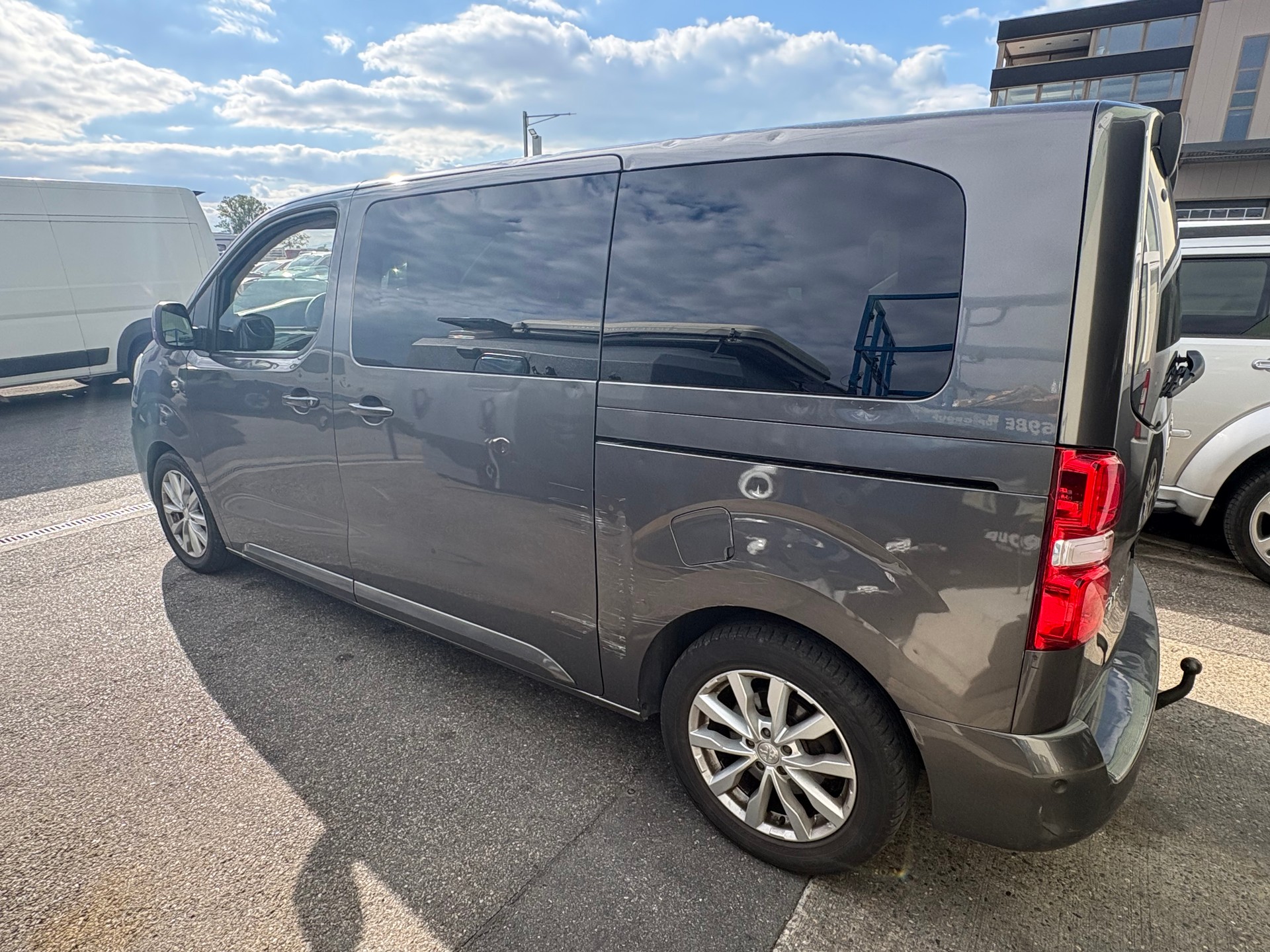 PEUGEOT Traveller 2.0 BlueHDi Allure Standard EAT-image-15