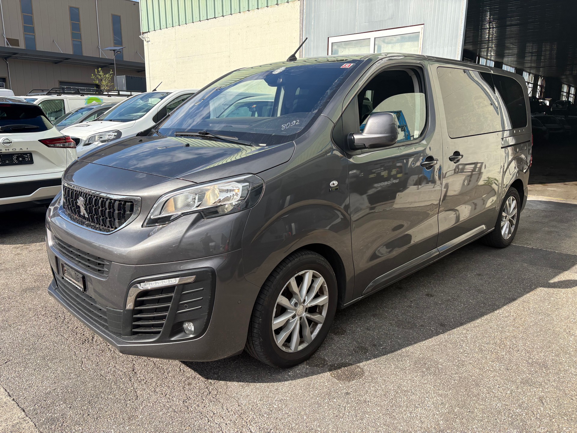 PEUGEOT Traveller 2.0 BlueHDi Allure Standard EAT-image-0