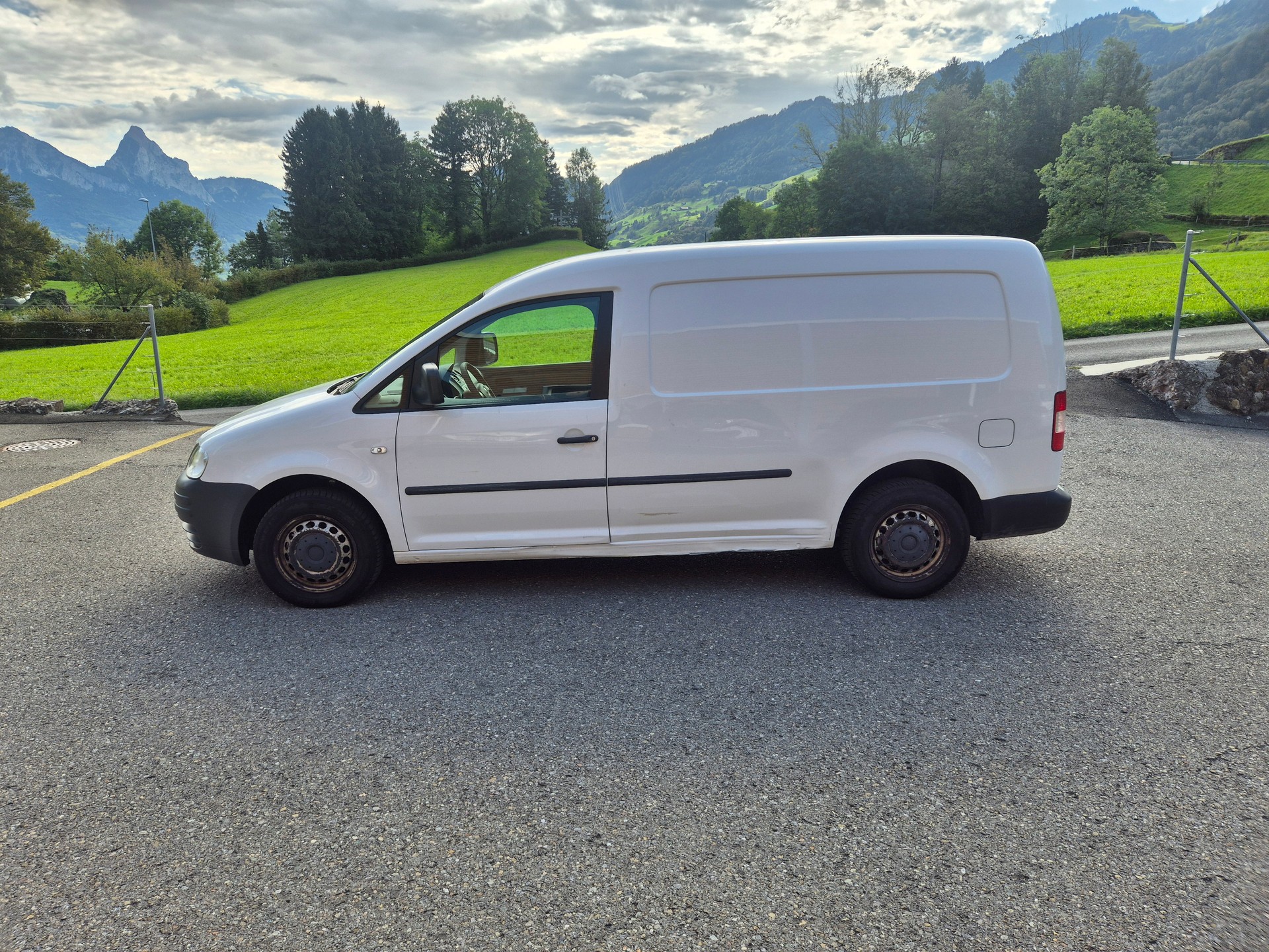 VW Caddy Maxi 1.6-image-1