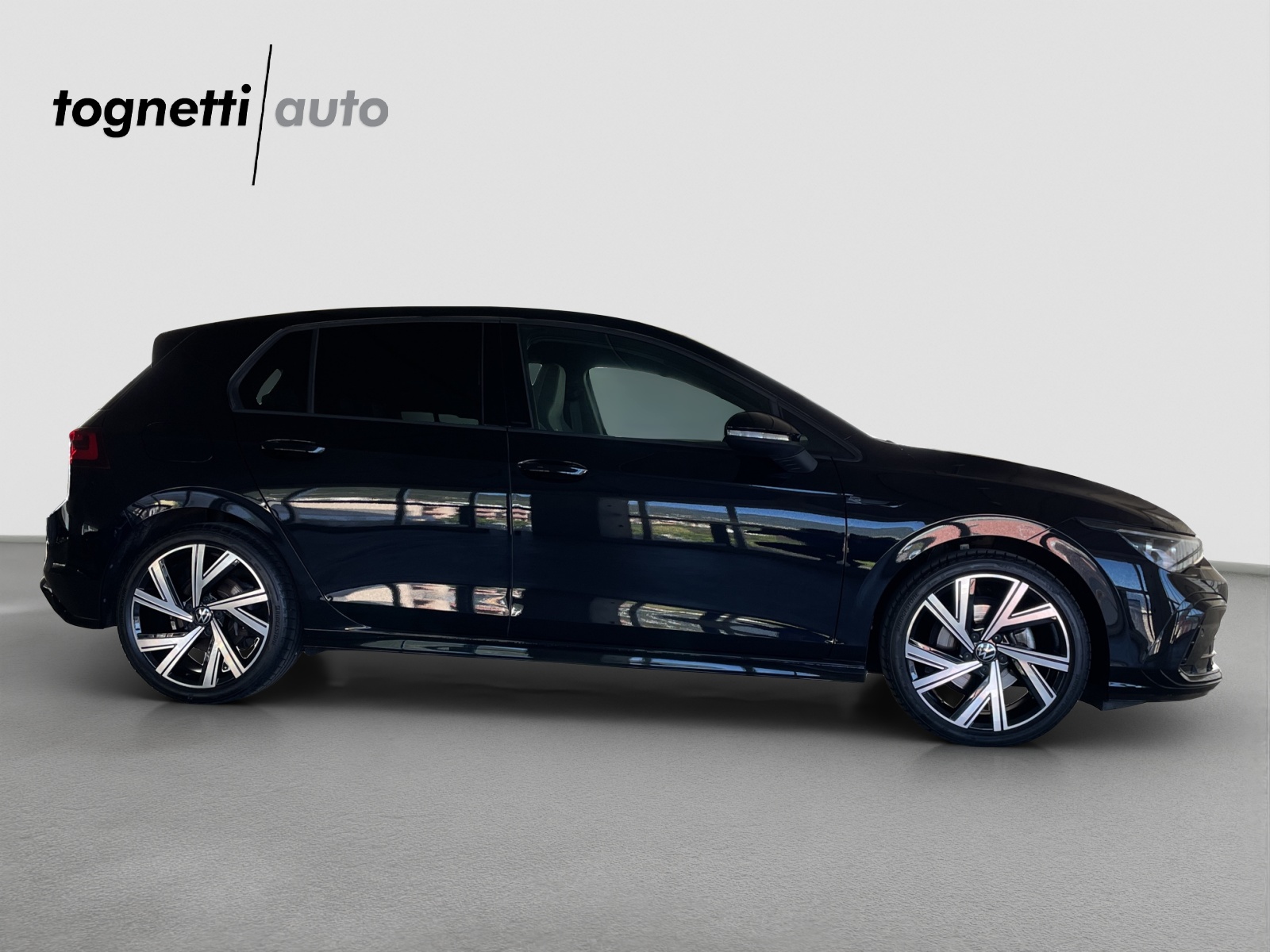 VW Golf 1.5 eTSI mHEV ACT R-Line 75 Edition DSG-image-2