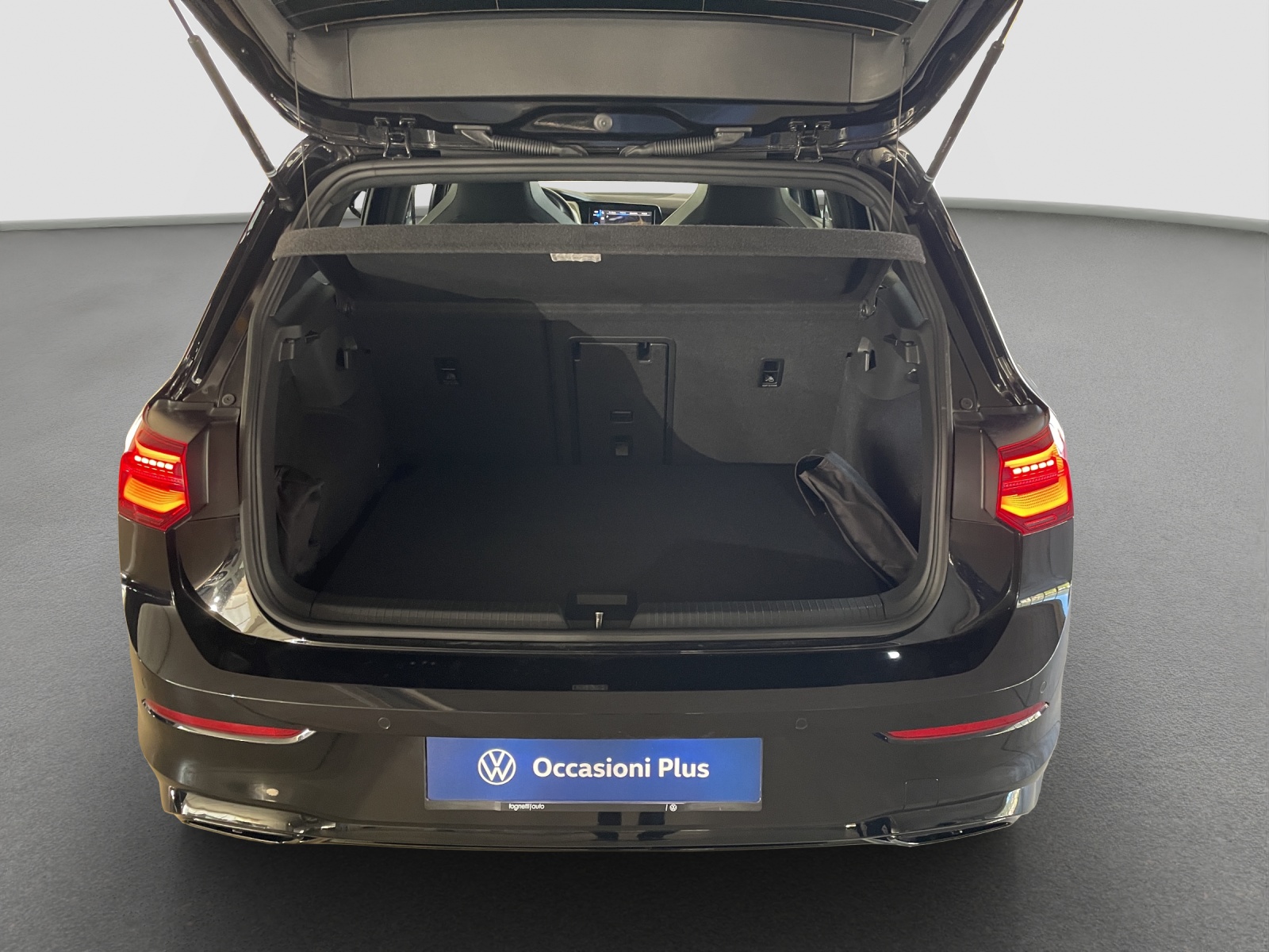 VW Golf 1.5 eTSI mHEV ACT R-Line 75 Edition DSG-image-9