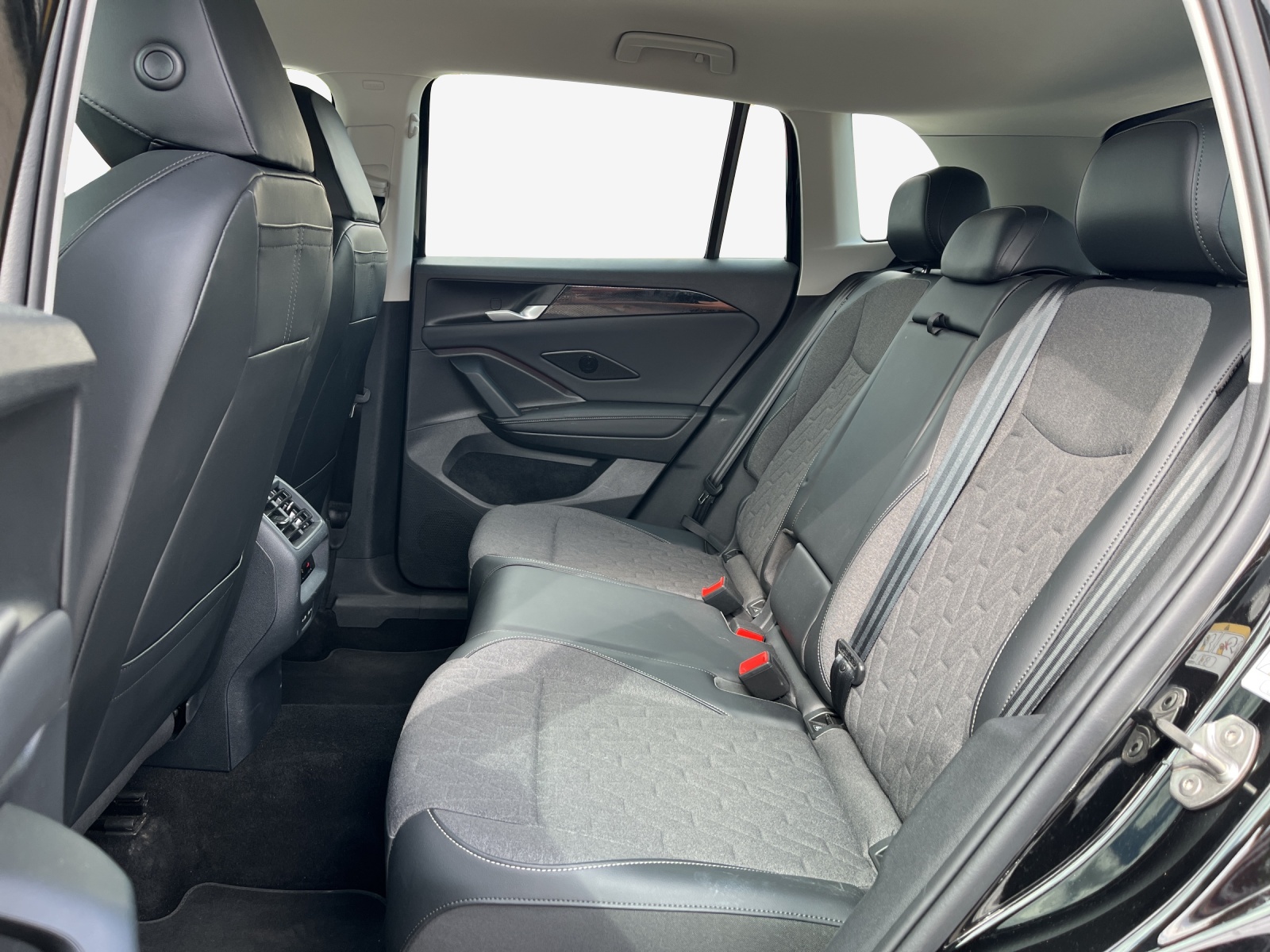 VW Tiguan 2.0 TSI DSG Life 4Motion-image-11