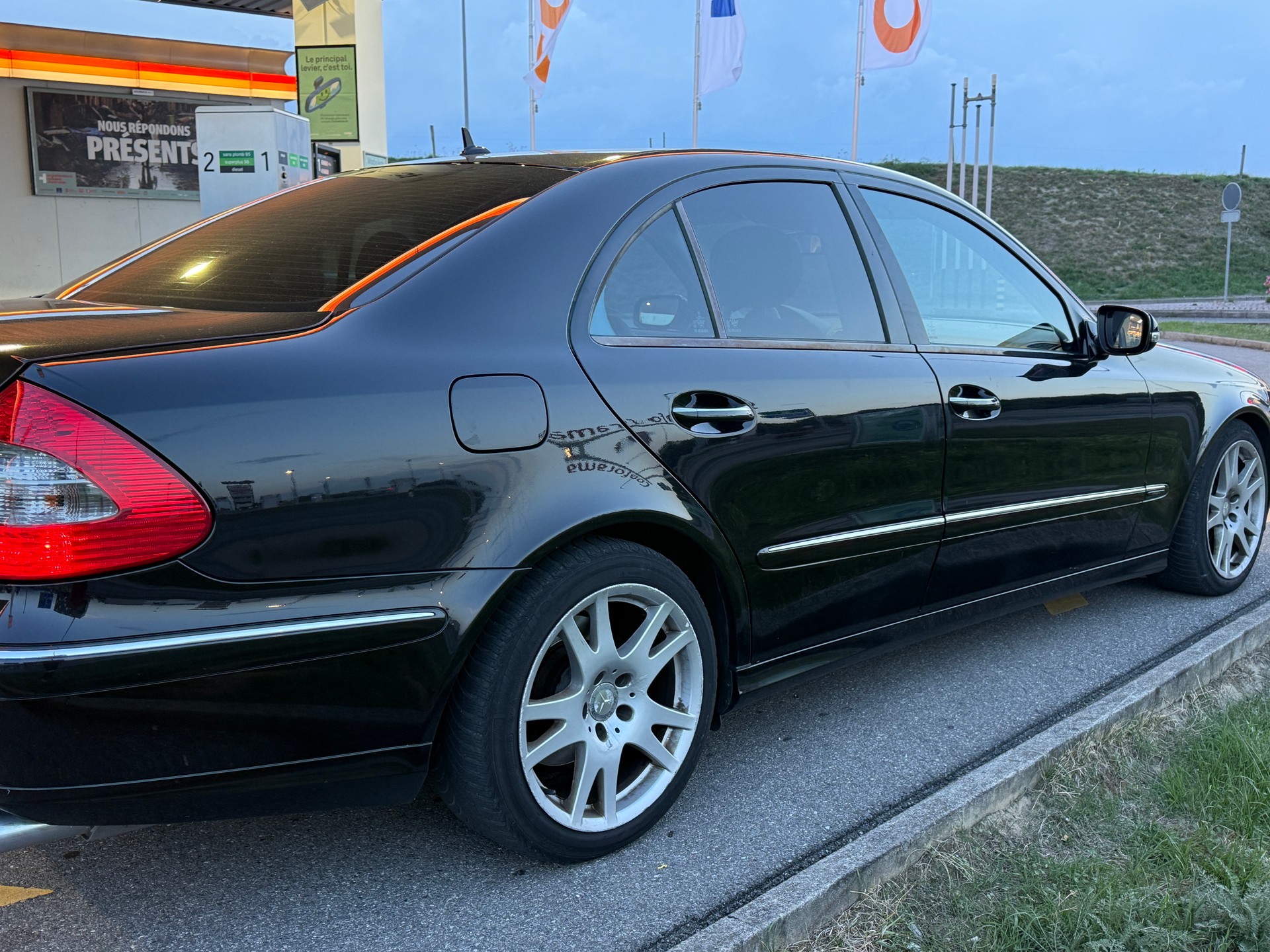 MERCEDES-BENZ E 280 Avantgarde-image-3