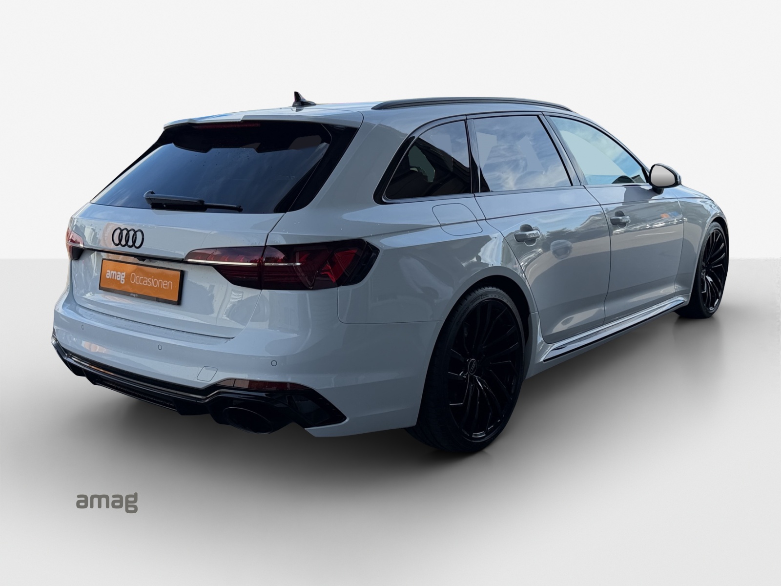 AUDI RS4 Avant quattro tiptronic-image-4