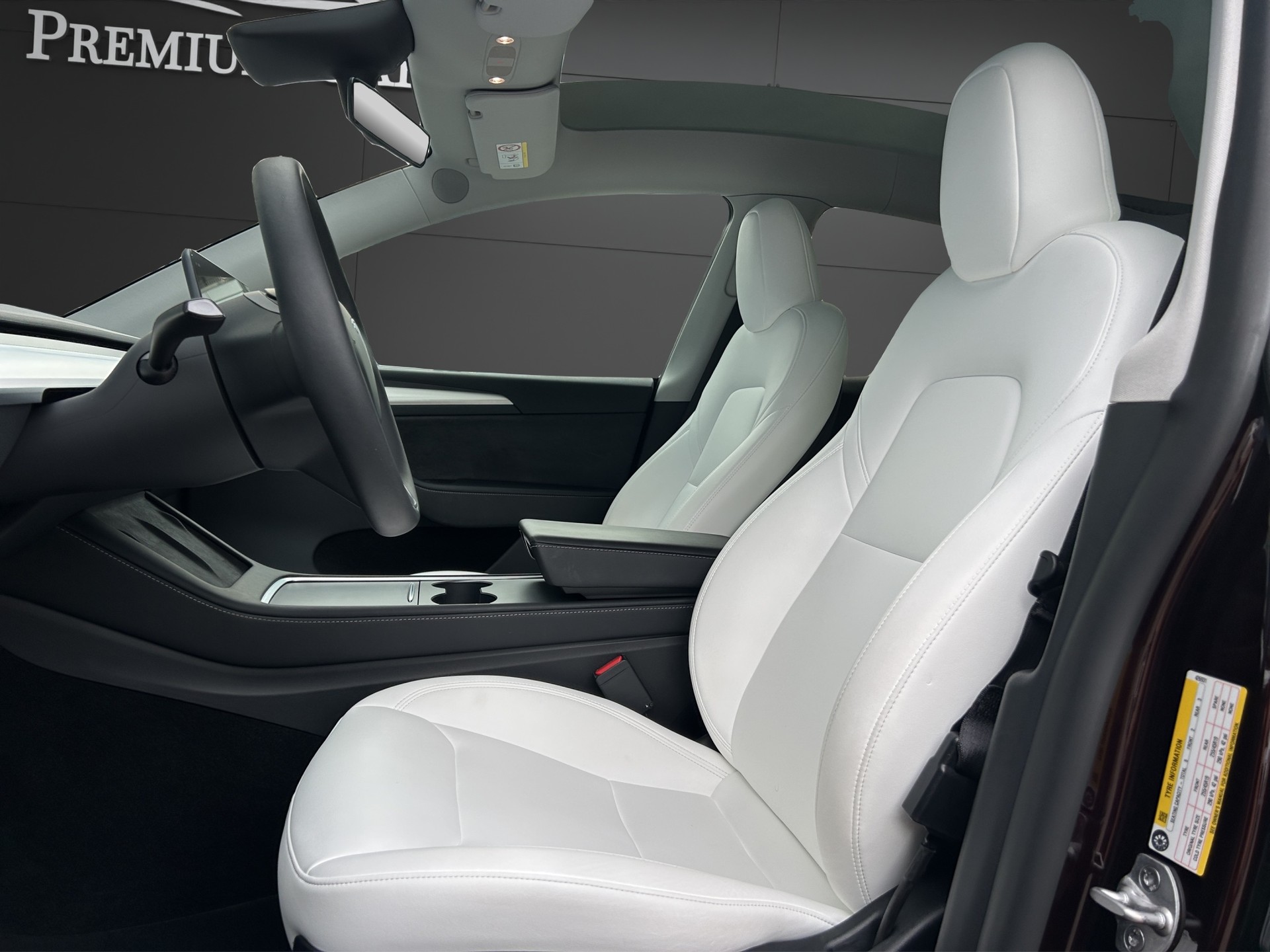TESLA Model Y Long Range RWD / Model 2024 / WLTP 600 Km-image-5