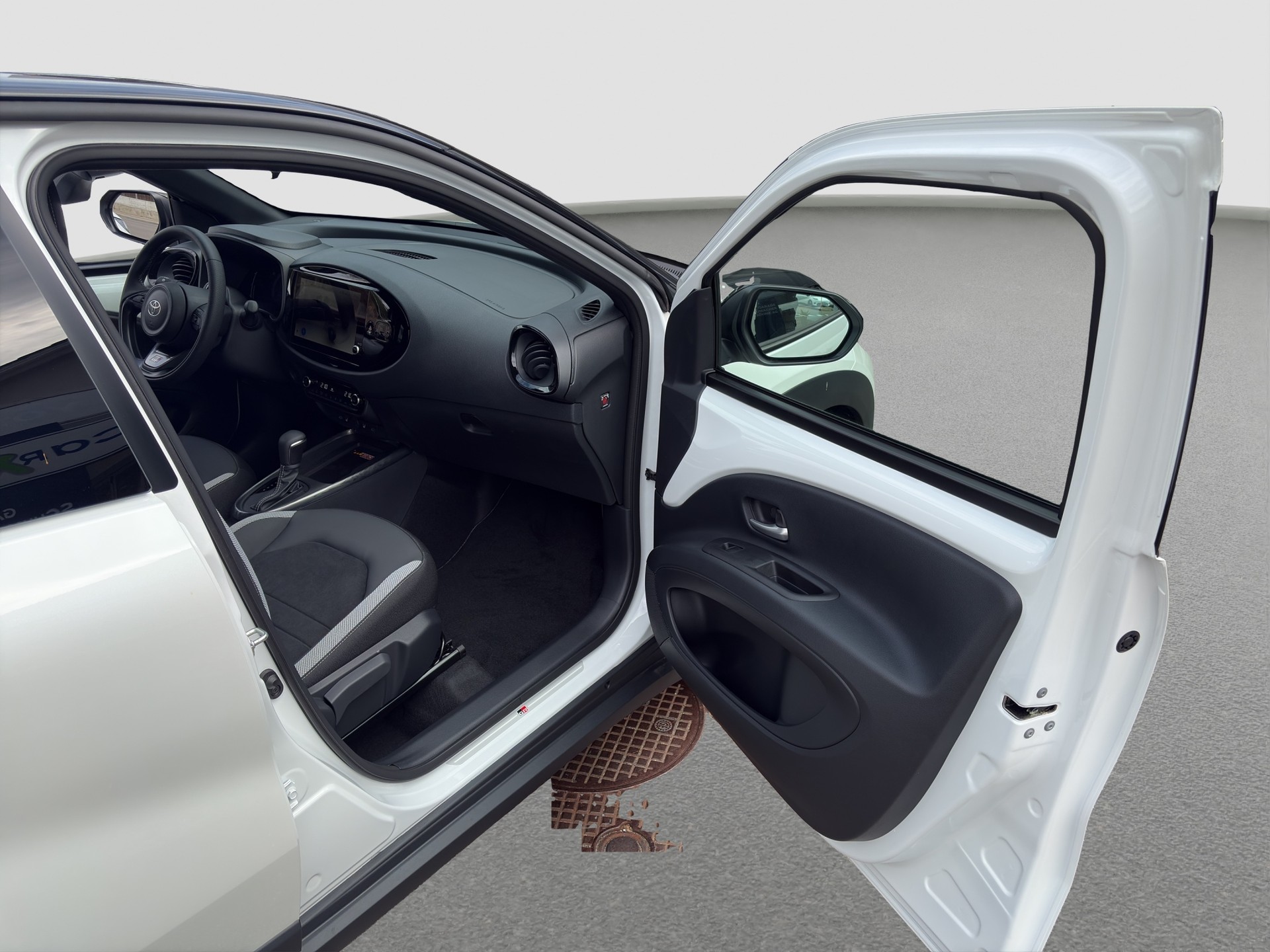 TOYOTA Aygo X 1.5 GR Sport e-CVT-image-17