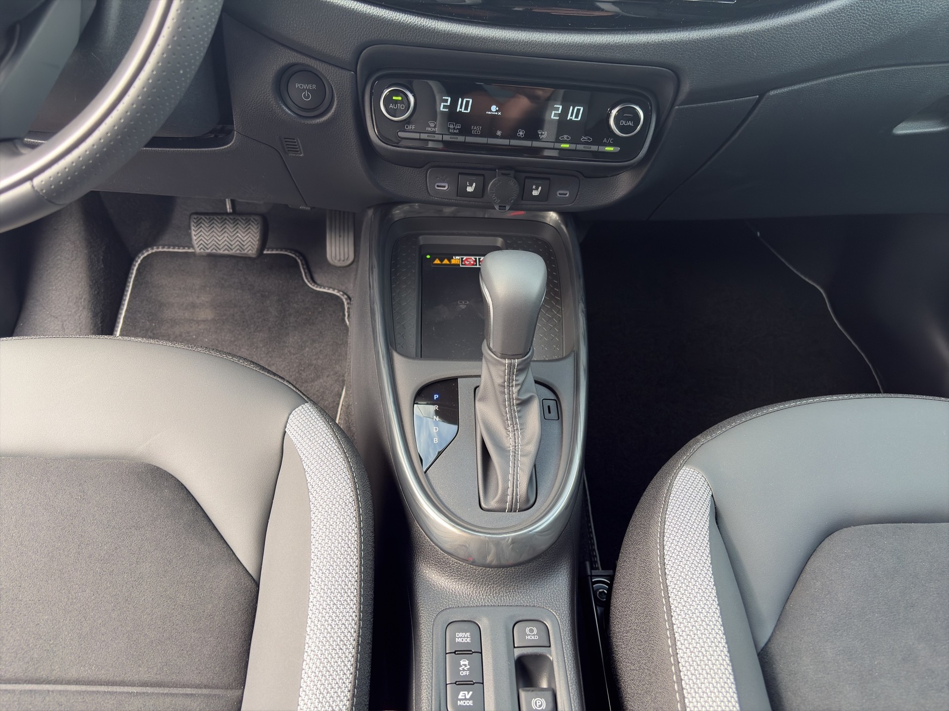 TOYOTA Aygo X 1.5 GR Sport e-CVT-image-12