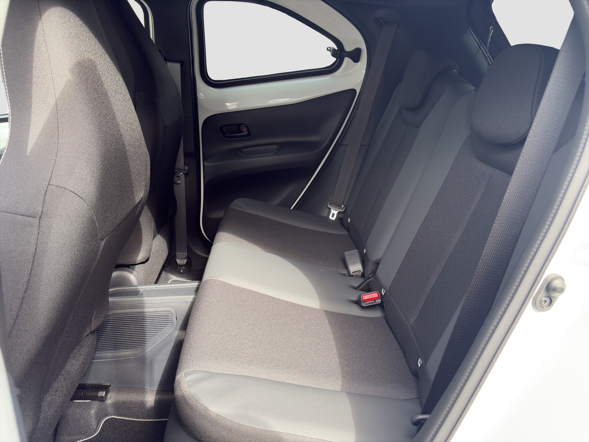 TOYOTA Aygo X 1.5 GR Sport e-CVT-image-10