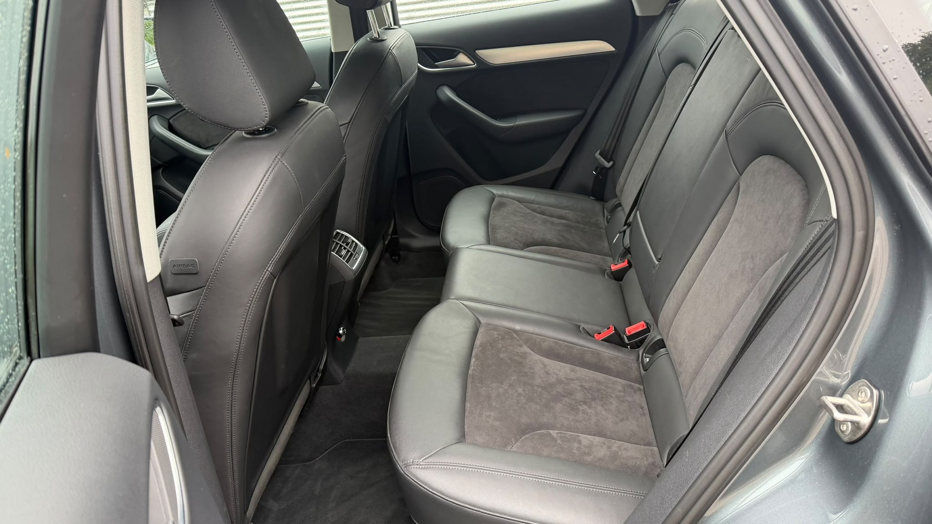 AUDI Q3 2.0 TDI quattro S-tronic-image-12