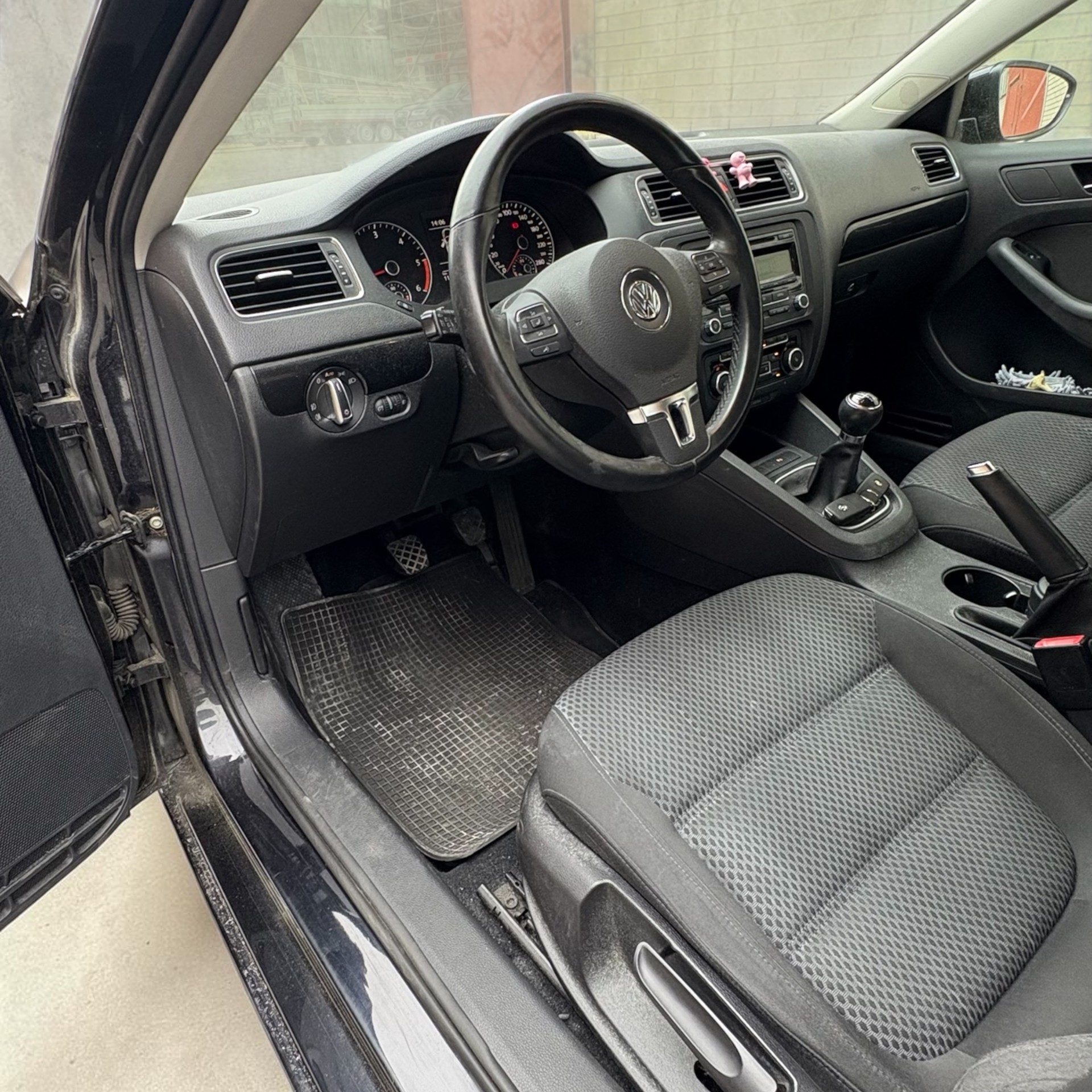 VW Jetta 2.0 TDI Comfortline-image-4