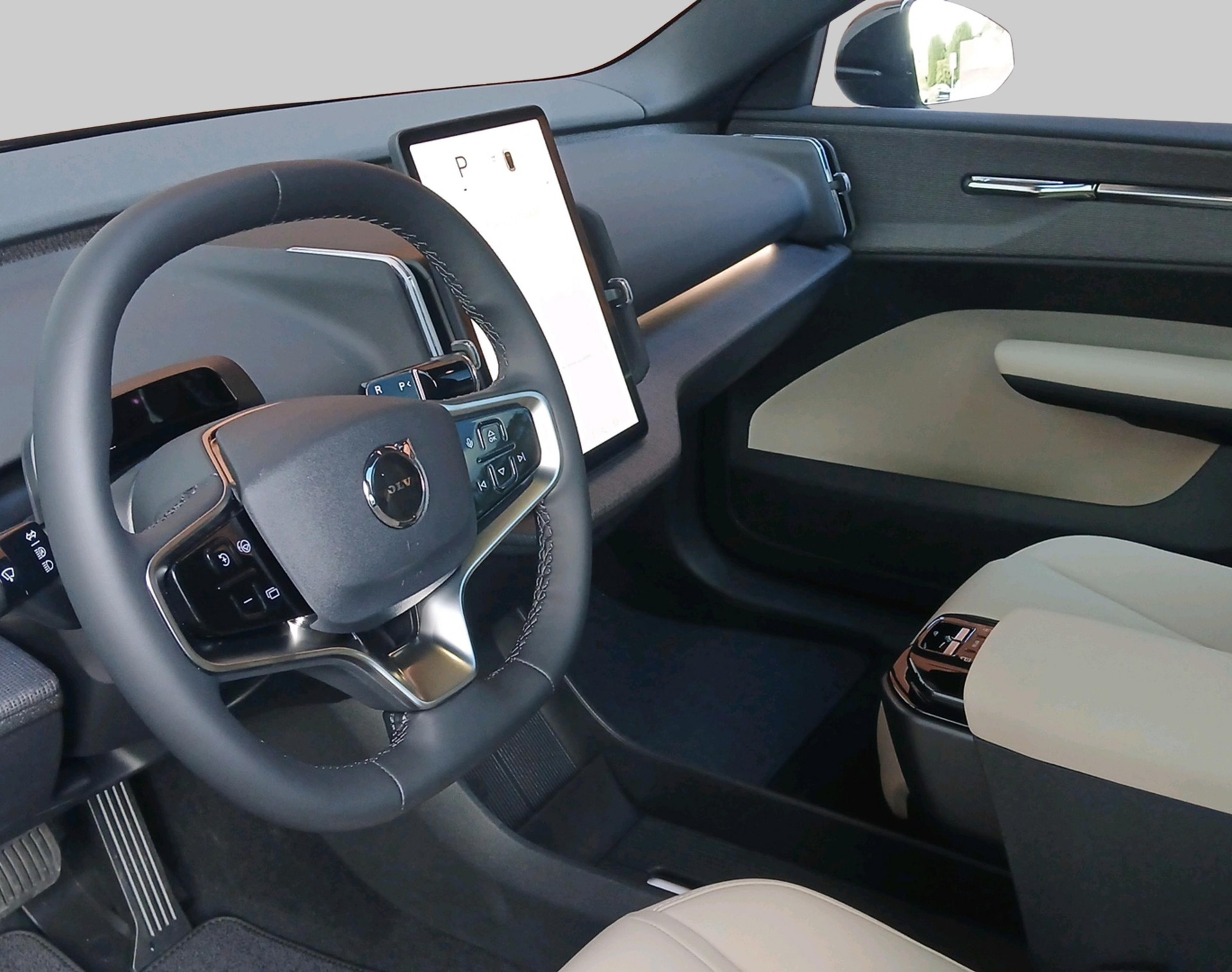 VOLVO EX 30 P8 Ultra AWD-image-2