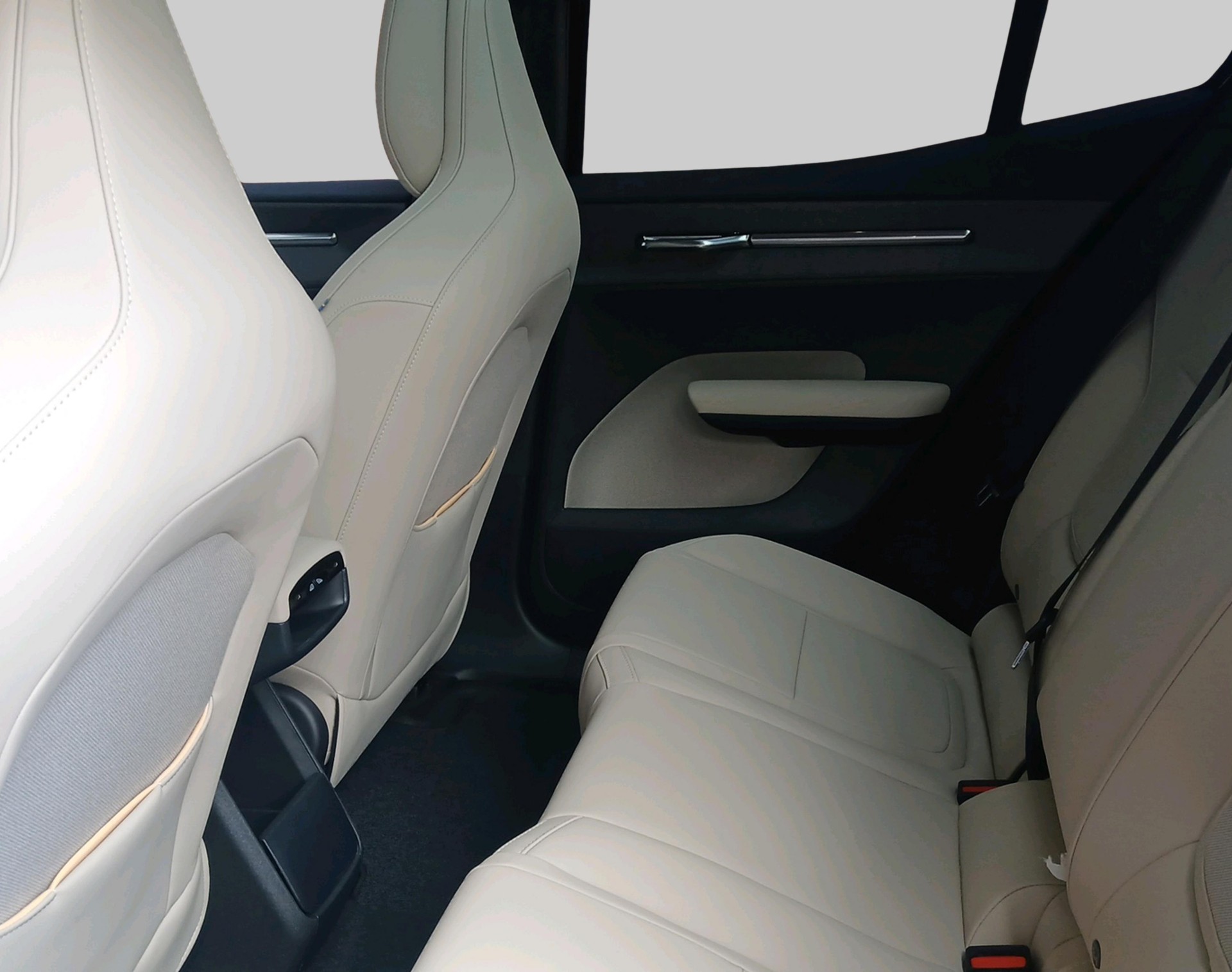 VOLVO EX 30 P8 Ultra AWD-image-3