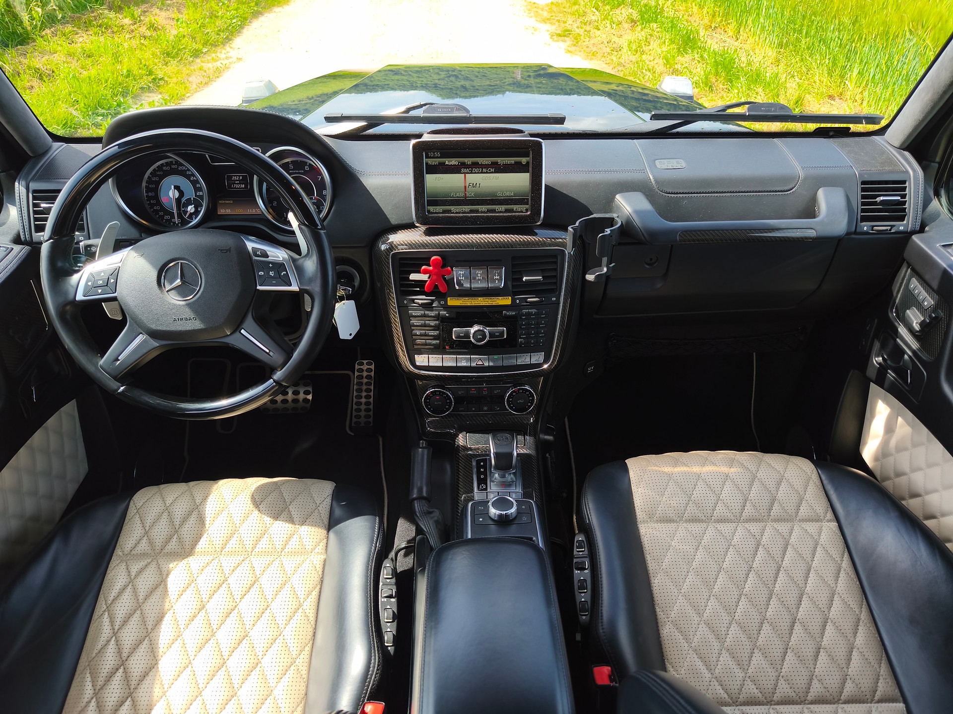 MERCEDES-BENZ G 63 AMG Automatic-image-9