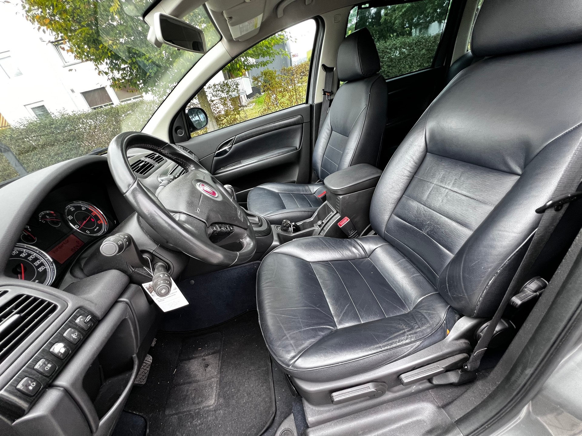 FIAT Croma 1.9 16V JTD Dynamic Automatic-image-8