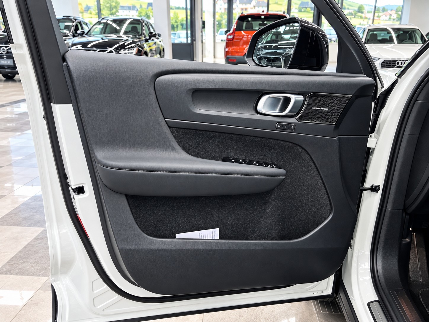 VOLVO C40 Recharge Twin AWD Pure Electric-image-10