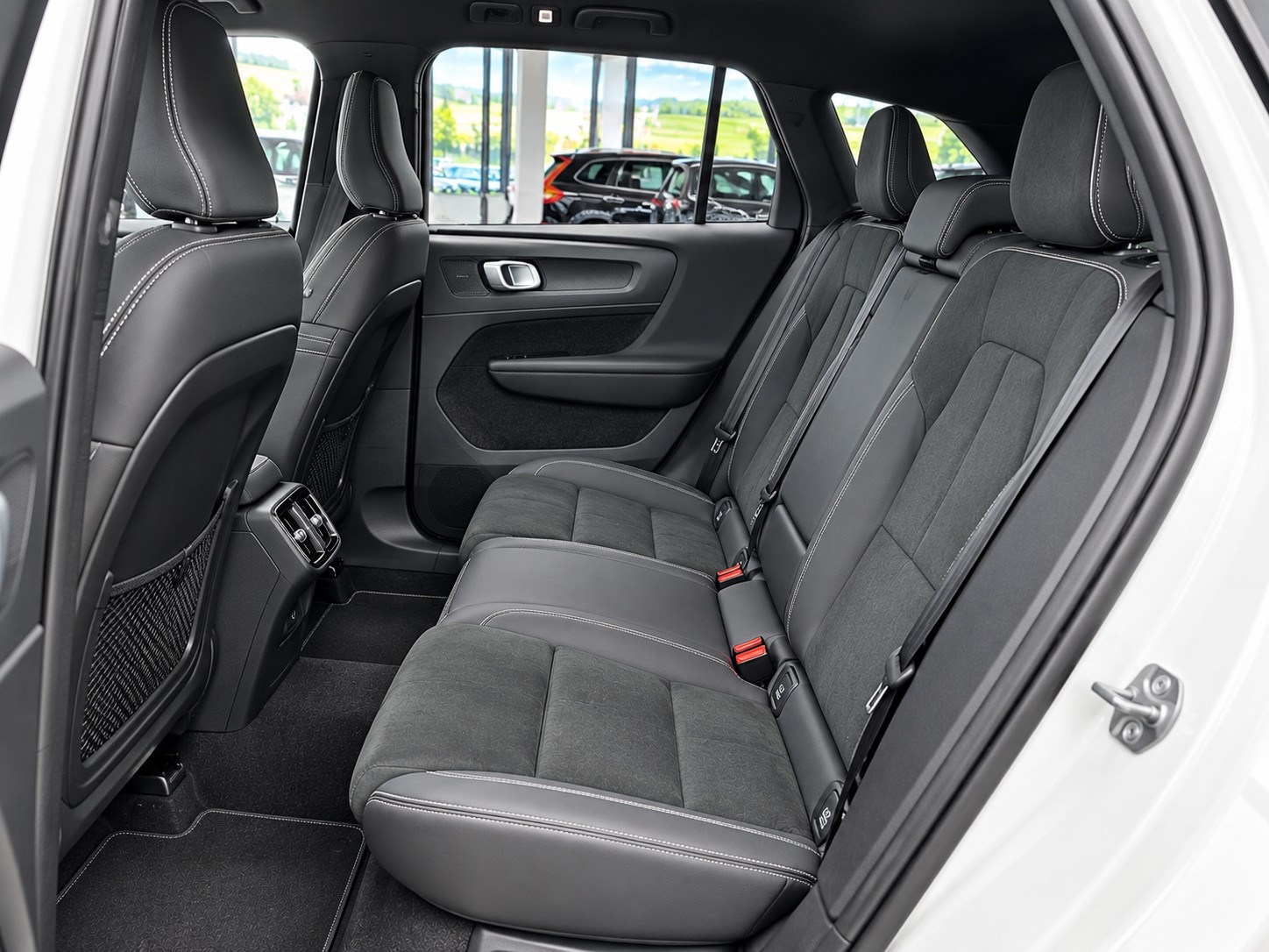 VOLVO C40 Recharge Twin AWD Pure Electric-image-7