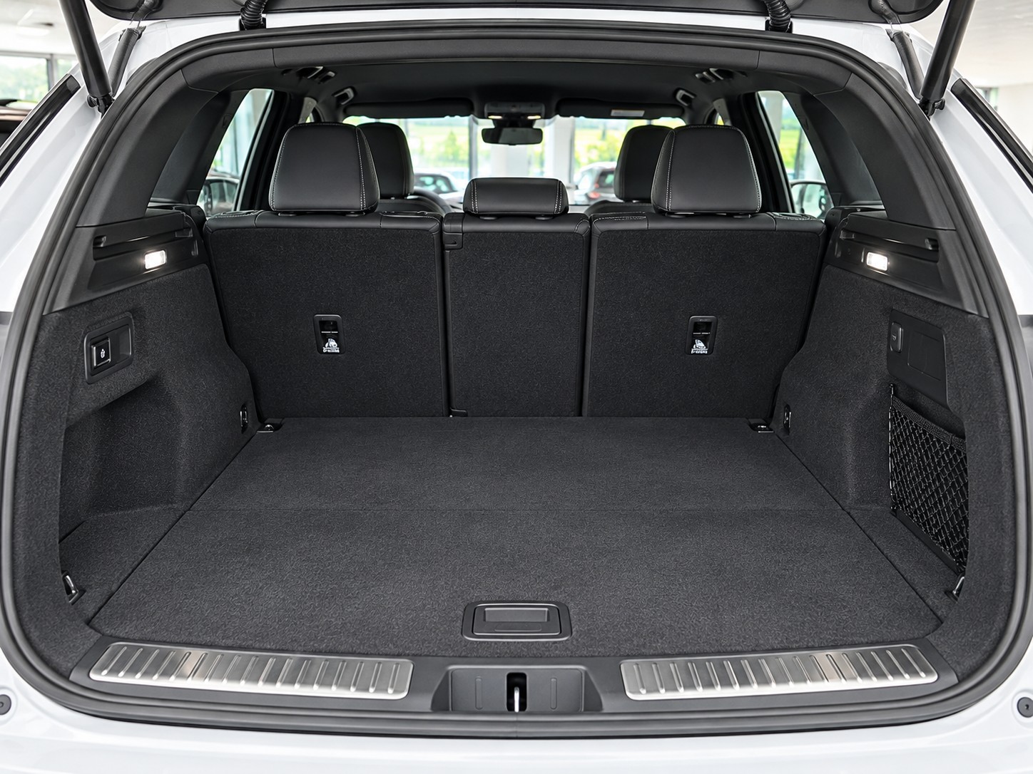 VOLVO C40 Recharge Twin AWD Pure Electric-image-11